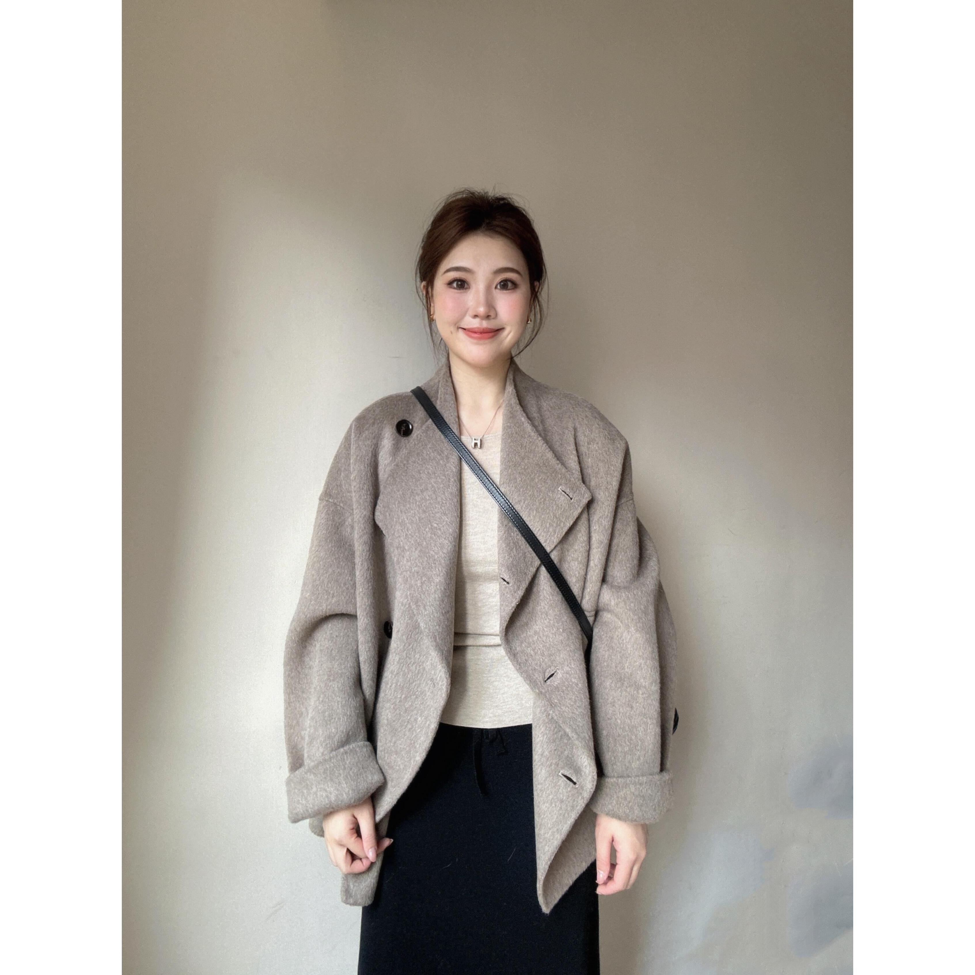 高级感翻领毛呢外套女冬季大码胖mm宽松赫本风覆古不对称呢子大衣