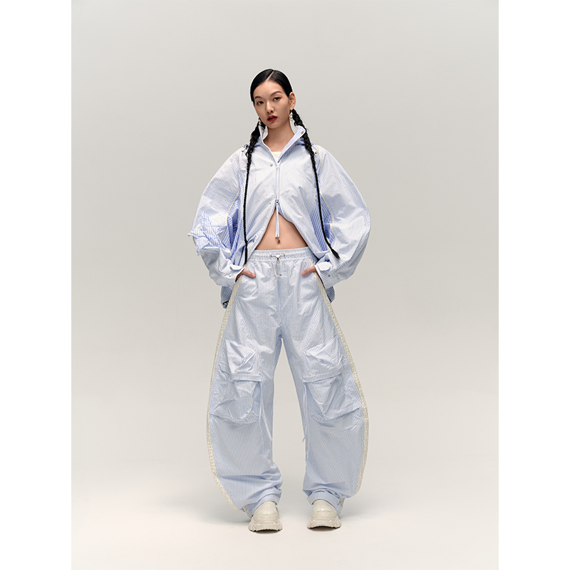 ANGEL CHEN陈安琪 SS25 蓝色条纹背包连帽双面穿风衣套装