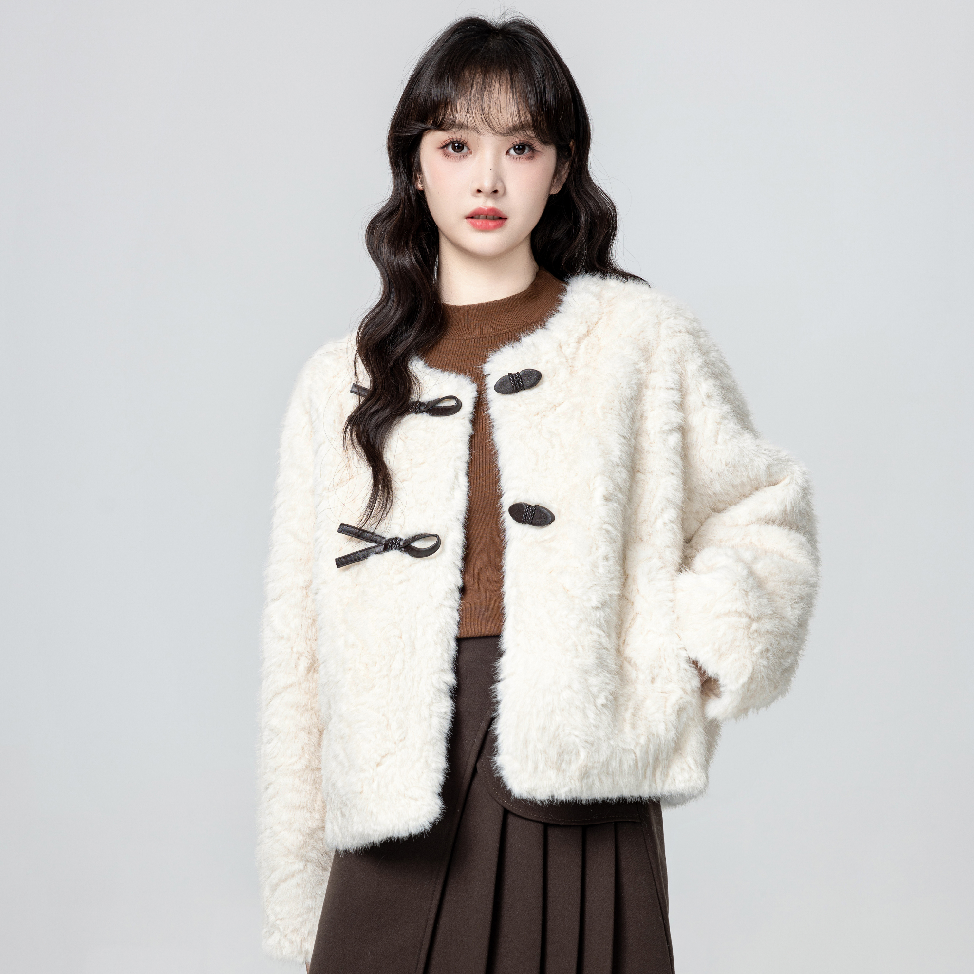 米白色羊羔绒外套女秋冬2025冬季新款加厚皮毛一体毛茸茸短款上衣