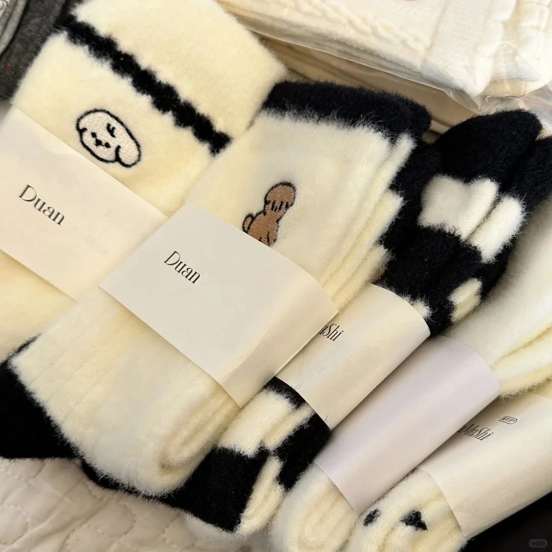 冬天小狗袜子女中筒袜秋冬季款加绒加厚保暖居家睡眠可爱毛绒长袜