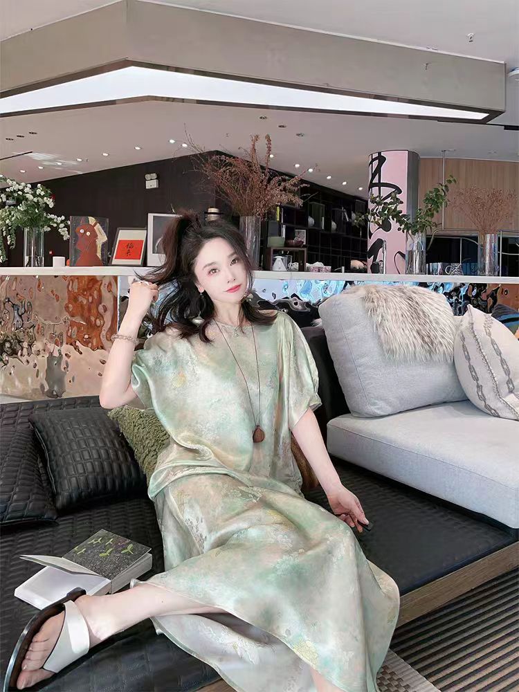 时尚法式圆领印花蚕丝轻奢连衣裙