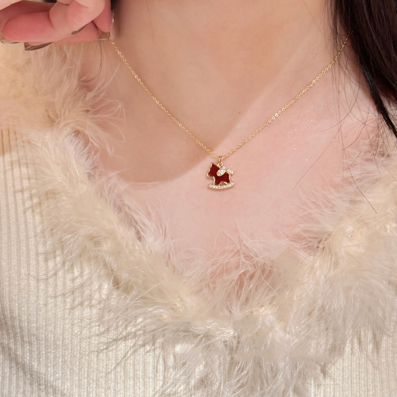 铜合金项链  秋冬酒红色微镶小马吊坠项链女轻奢小众长款毛衣链饰