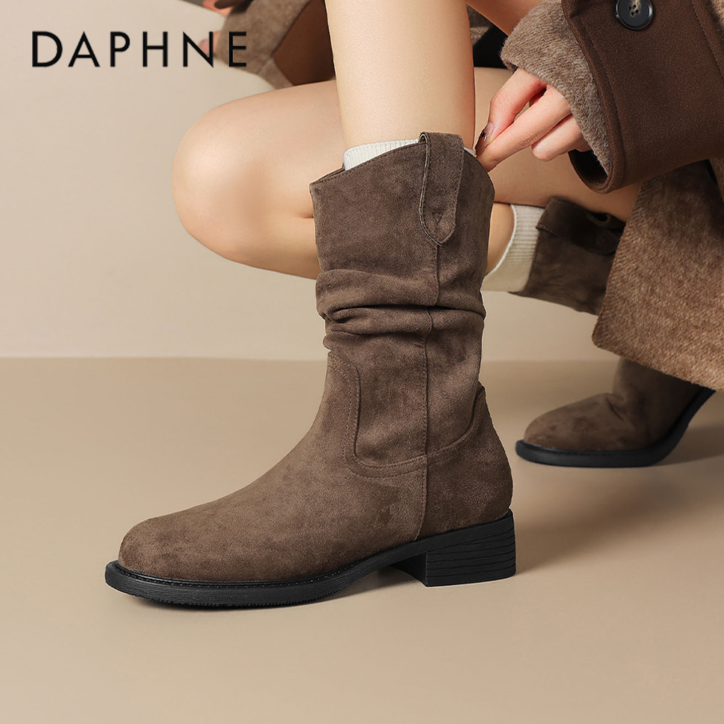 达芙妮复古中筒堆堆靴子马丁靴短靴女秋季新款加绒西部牛仔骑士靴