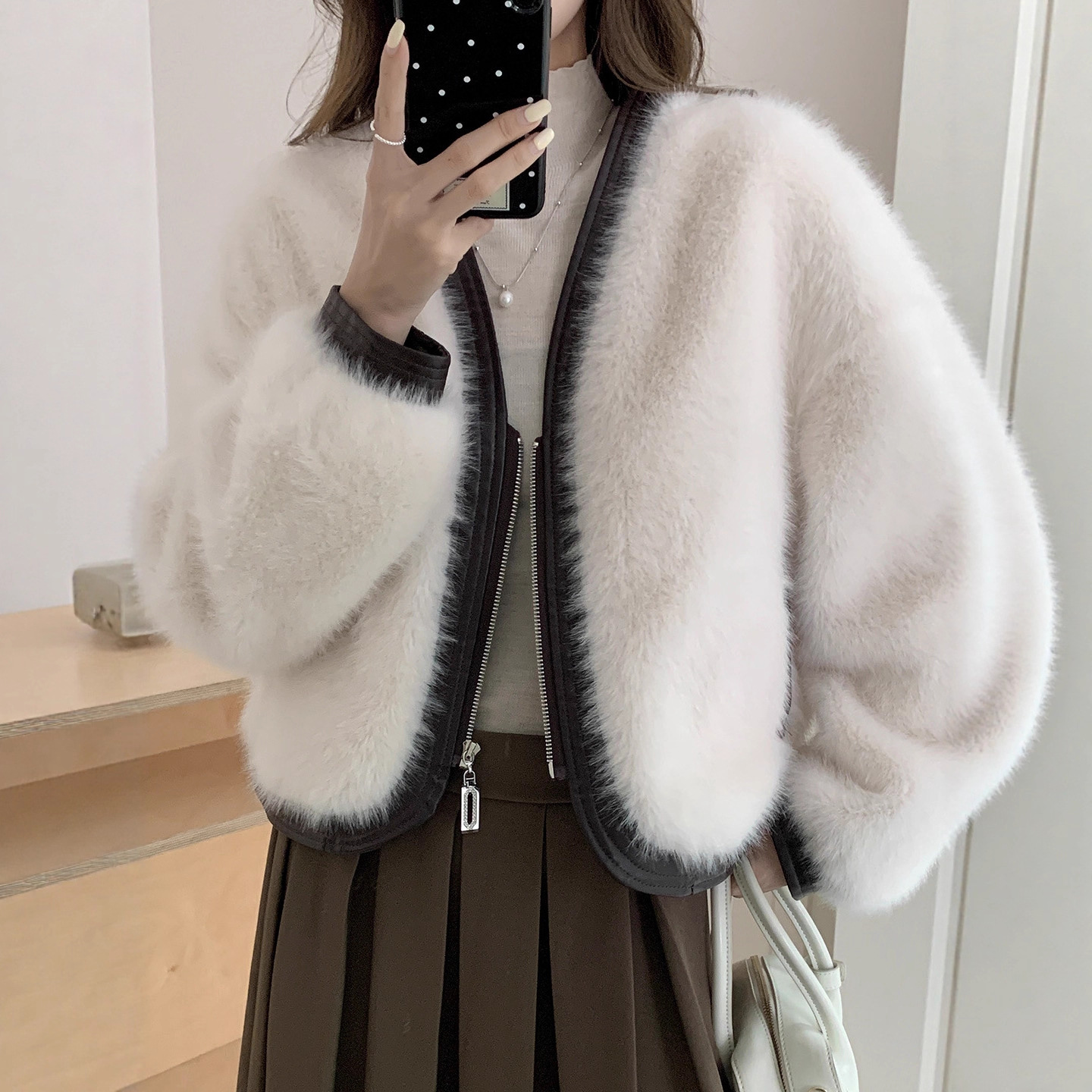 女士短款仿皮毛一体毛毛外套女秋冬2025新款爆款小香风小个子上衣