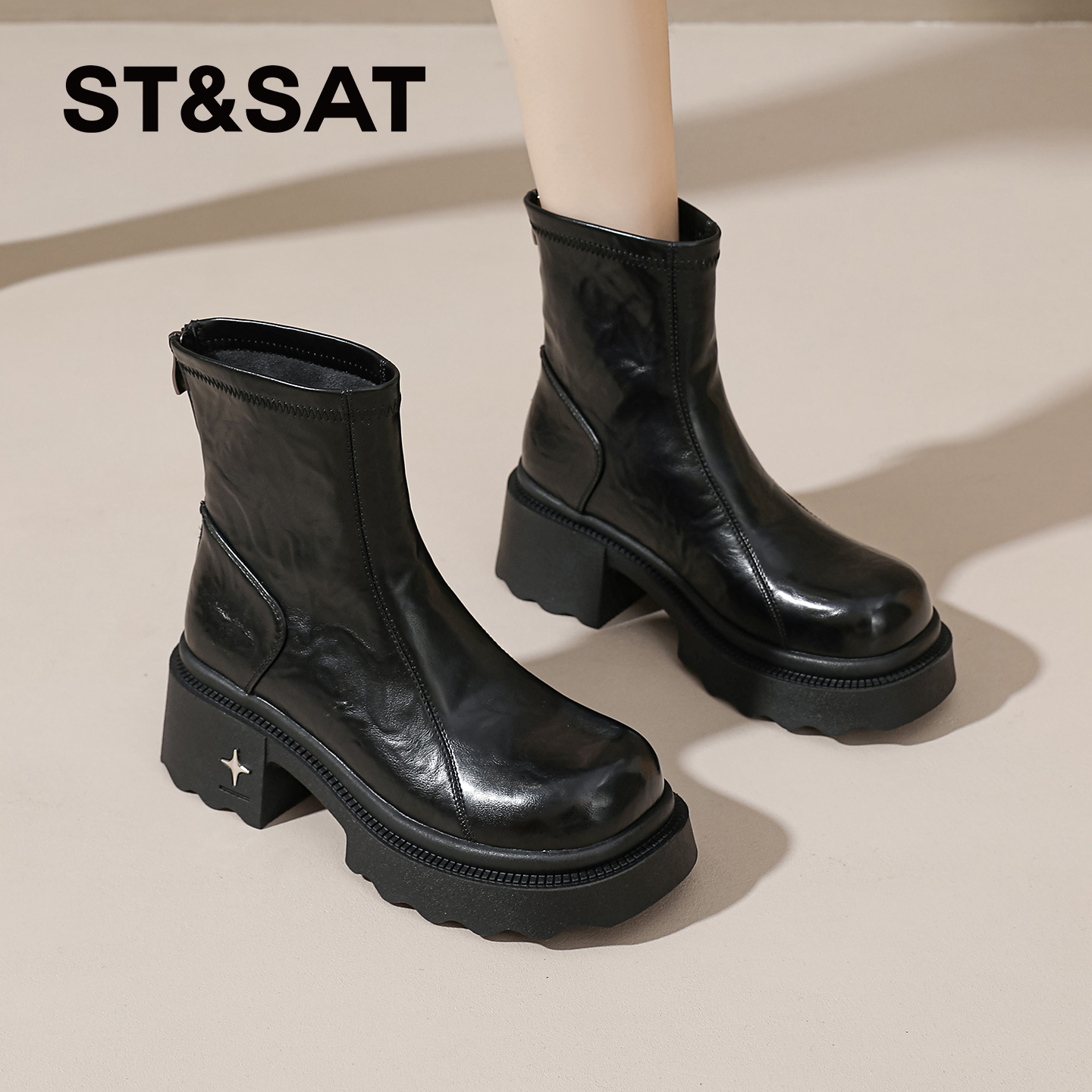 星期六英伦风超火小短靴女款2025新款秋冬厚底马丁靴黑色瘦瘦靴女