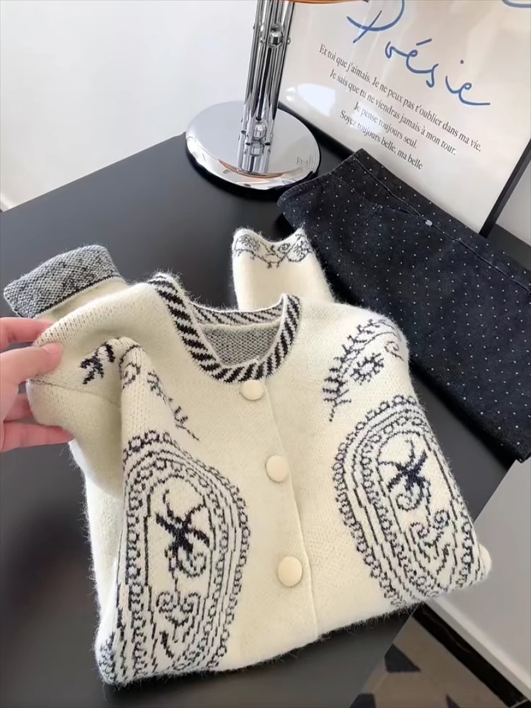 2025高级时尚慵懒风复古绣花单排扣毛衣开衫女秋新款洋气针织外套