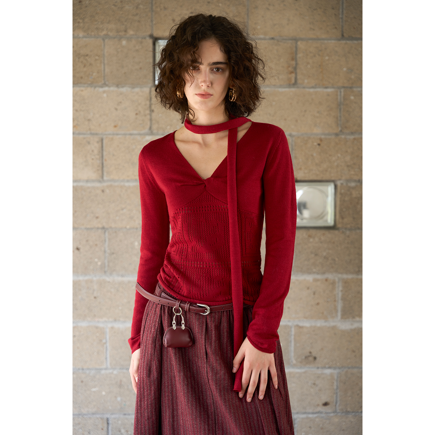 Miorastudio法式复古浆果红设计感V领扭结上衣镂空配飘带针织衫