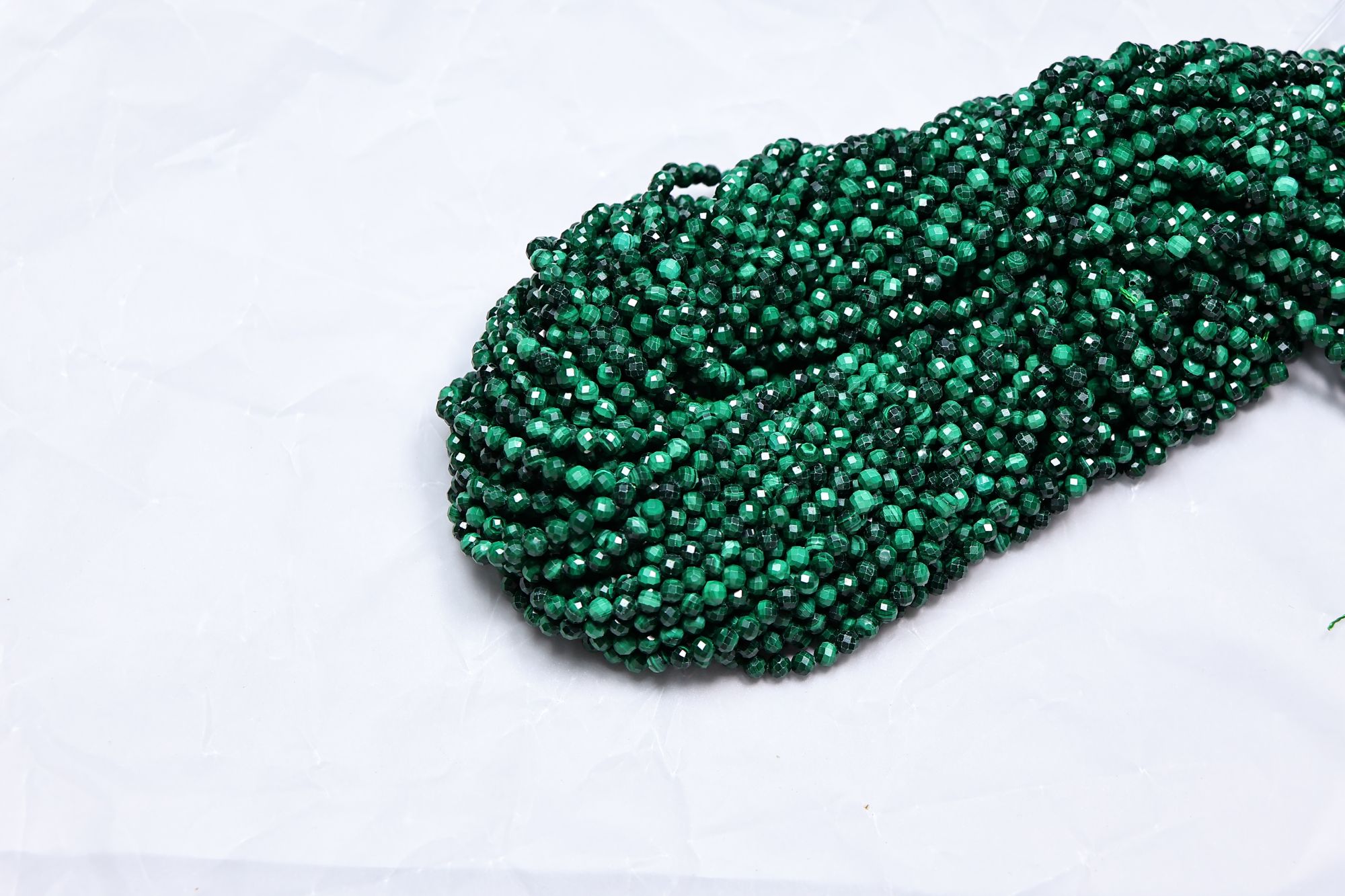 天然4mm左右孔雀石刻面散珠半成品可DIY做手串做锁骨链当配珠配珠