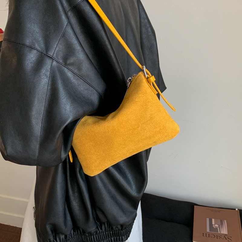 麂皮小方包包女式2025新款轻奢小众高级感复古通勤单肩斜挎手机包