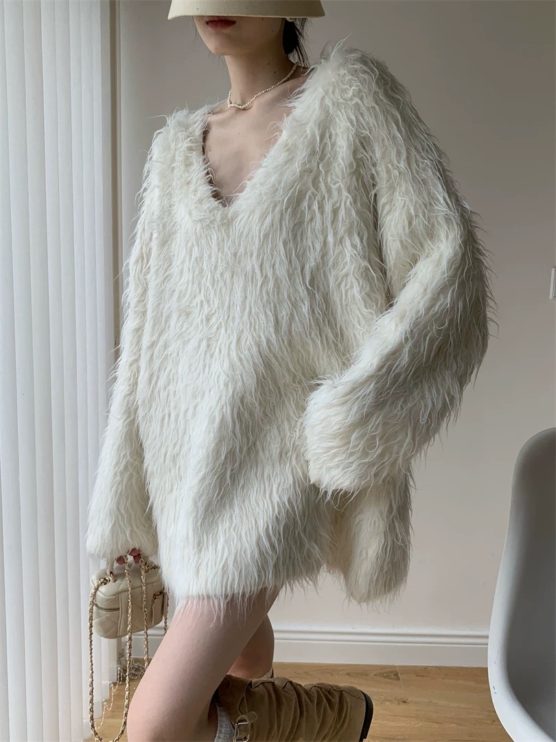 宽松慵懒软糯长毛上衣女2025秋冬新款长绒保暖百搭加厚V领毛衣