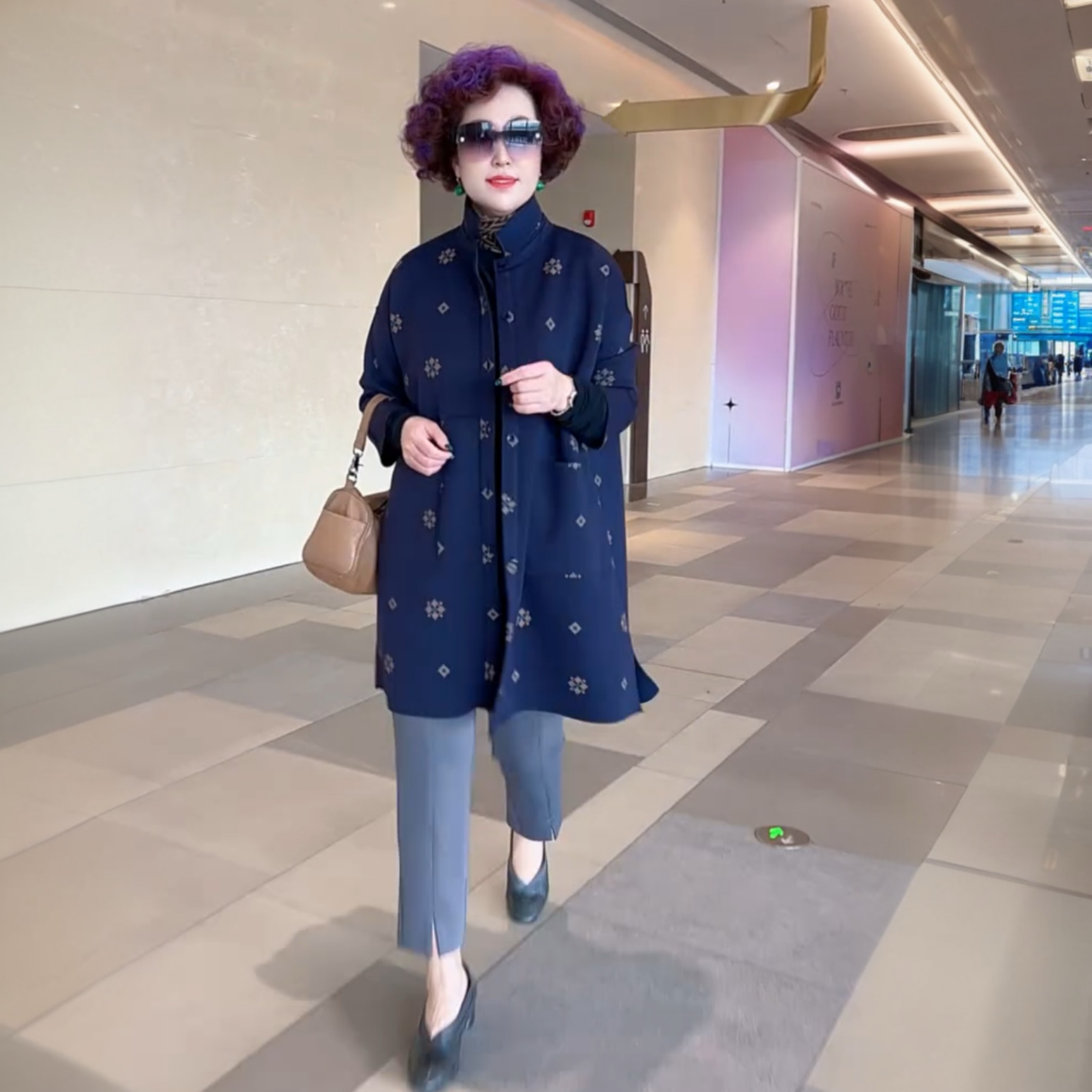 阔太太中长款长袖空气棉印花风衣中老年妈妈秋装休闲宽松大码外套