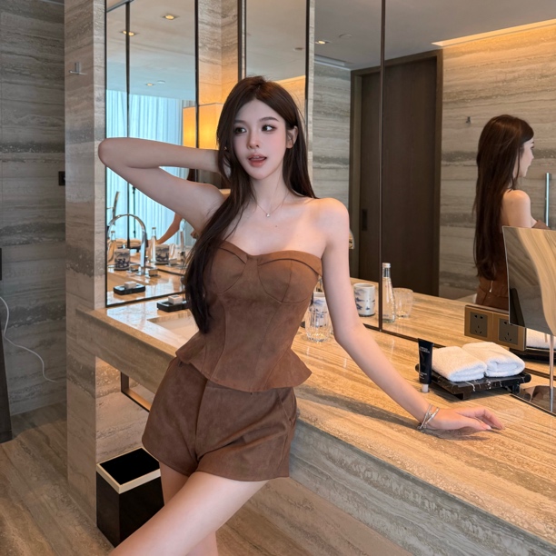 FAY【咖啡因】绒面秋冬款辣妹收腰超显腰细抹胸重要短裤套装
