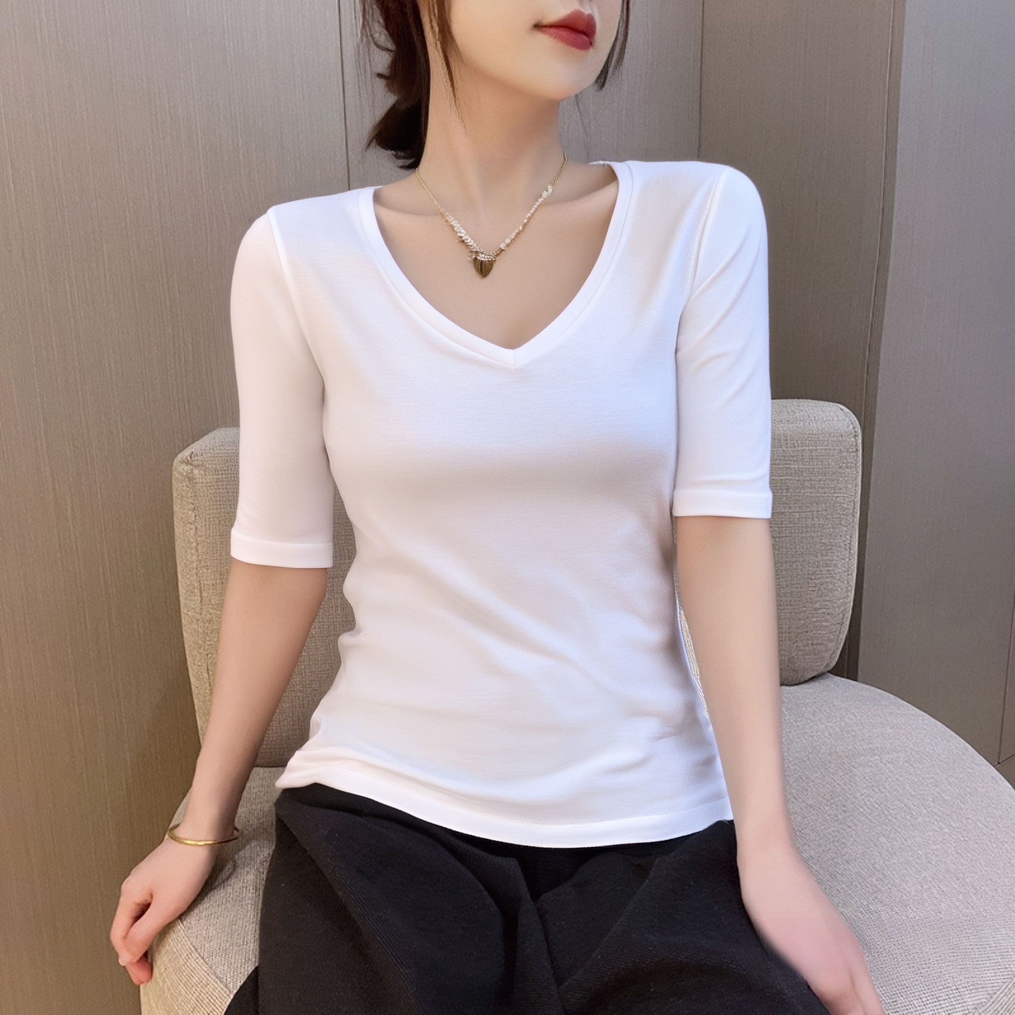 白色百搭夏季修身纯色显瘦打底衫t恤女2025新款棉质五分袖修身v领