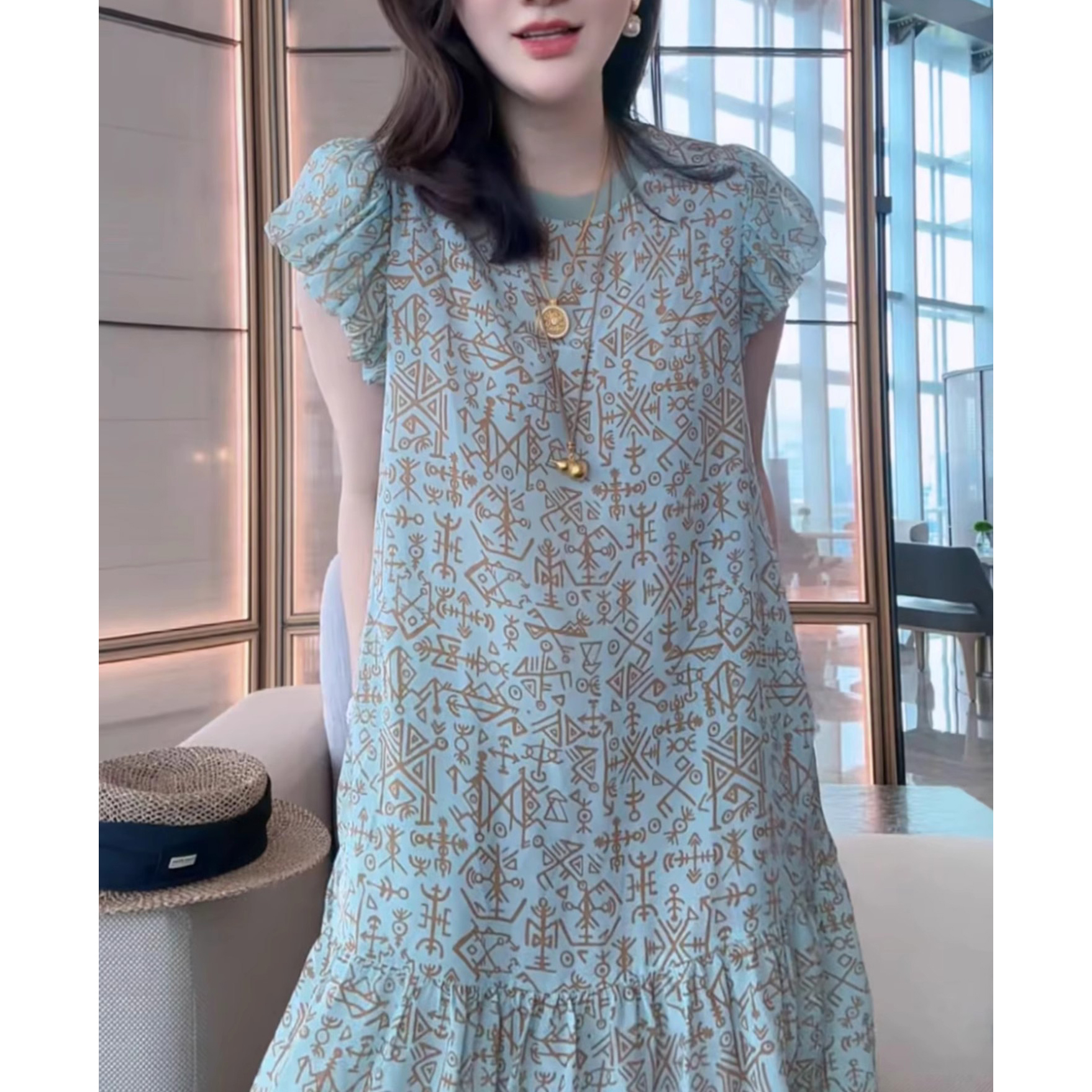 高级感气质印花休闲连衣裙2025年夏季新款宽松显瘦减龄遮肚仙女裙