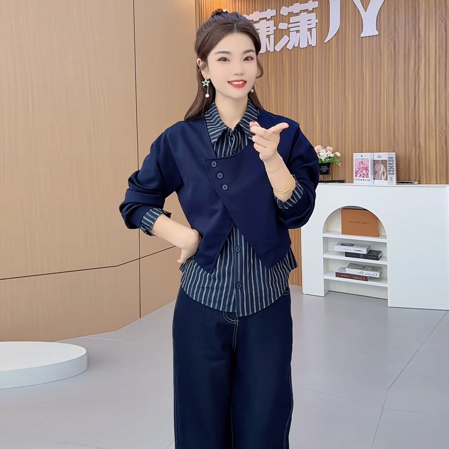 条纹拼接衬衫女2025秋季新款洋气显瘦宽松减龄流行假两件长袖上衣