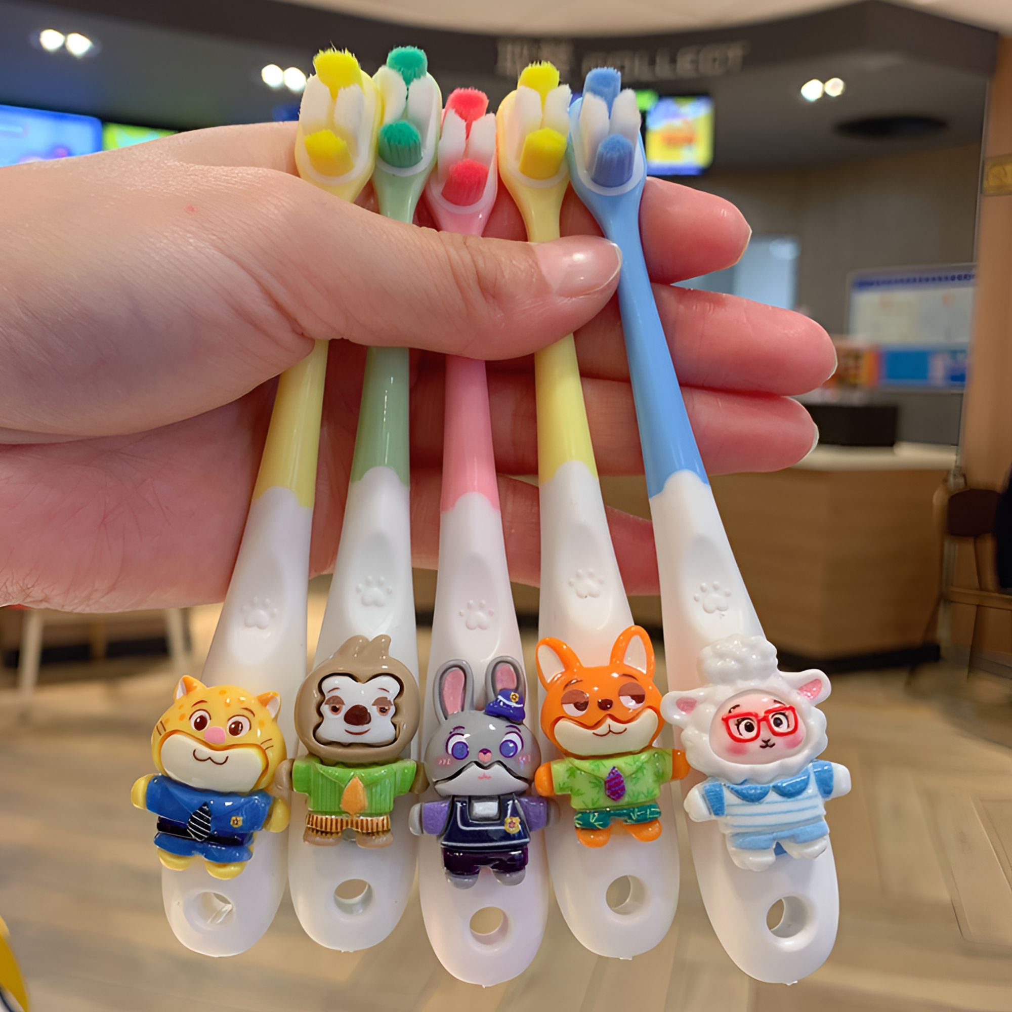 疯狂动物城儿童软毛牙刷2-10岁换牙期小头软毛牙刷宝宝护龈专用