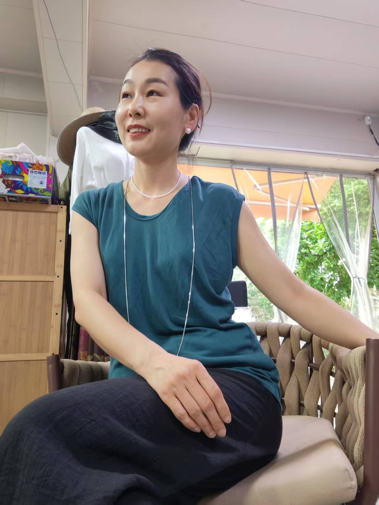 B183夏季新款女士纯色宽松V领百搭背心女