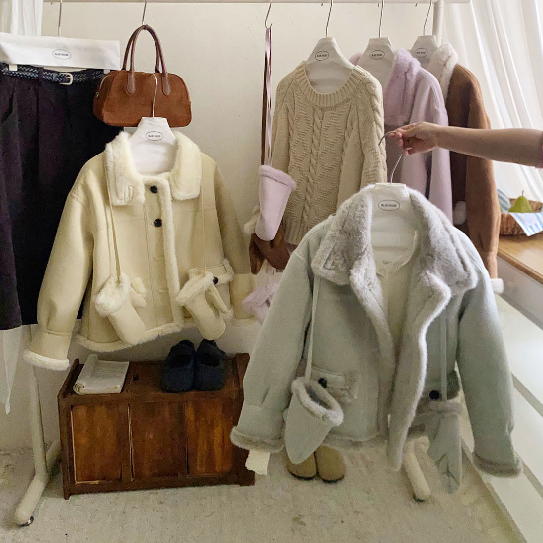 高级内里麂皮绒外套女冬复古可翻立领双口袋保暖配手套上衣