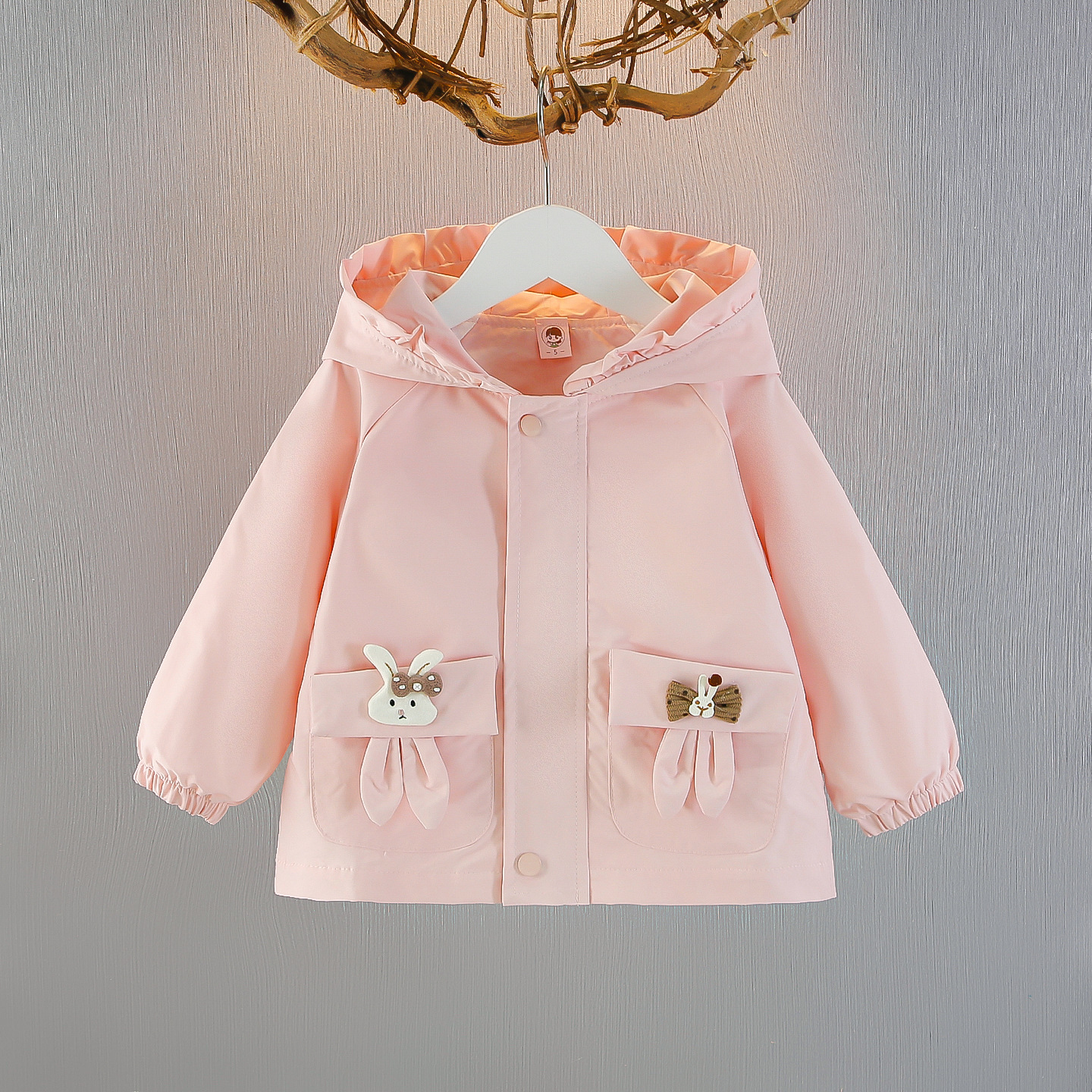 2025秋季新款a类女童外套儿童冲锋衣卡通兔子可爱连帽女宝宝上衣