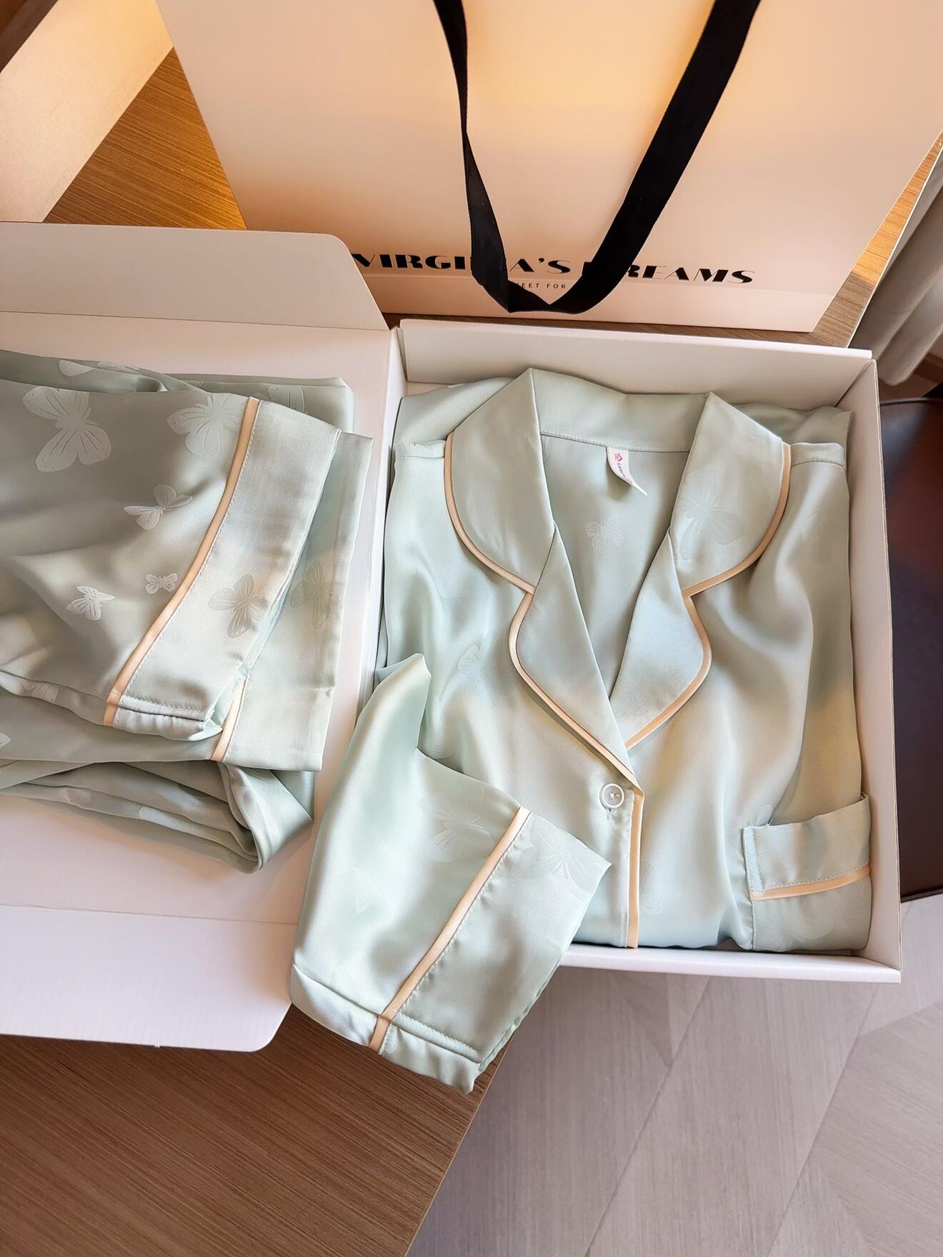 神秘蝴蝶印花2025年新款冰丝薄款睡衣女款春夏季套装家居服可外穿