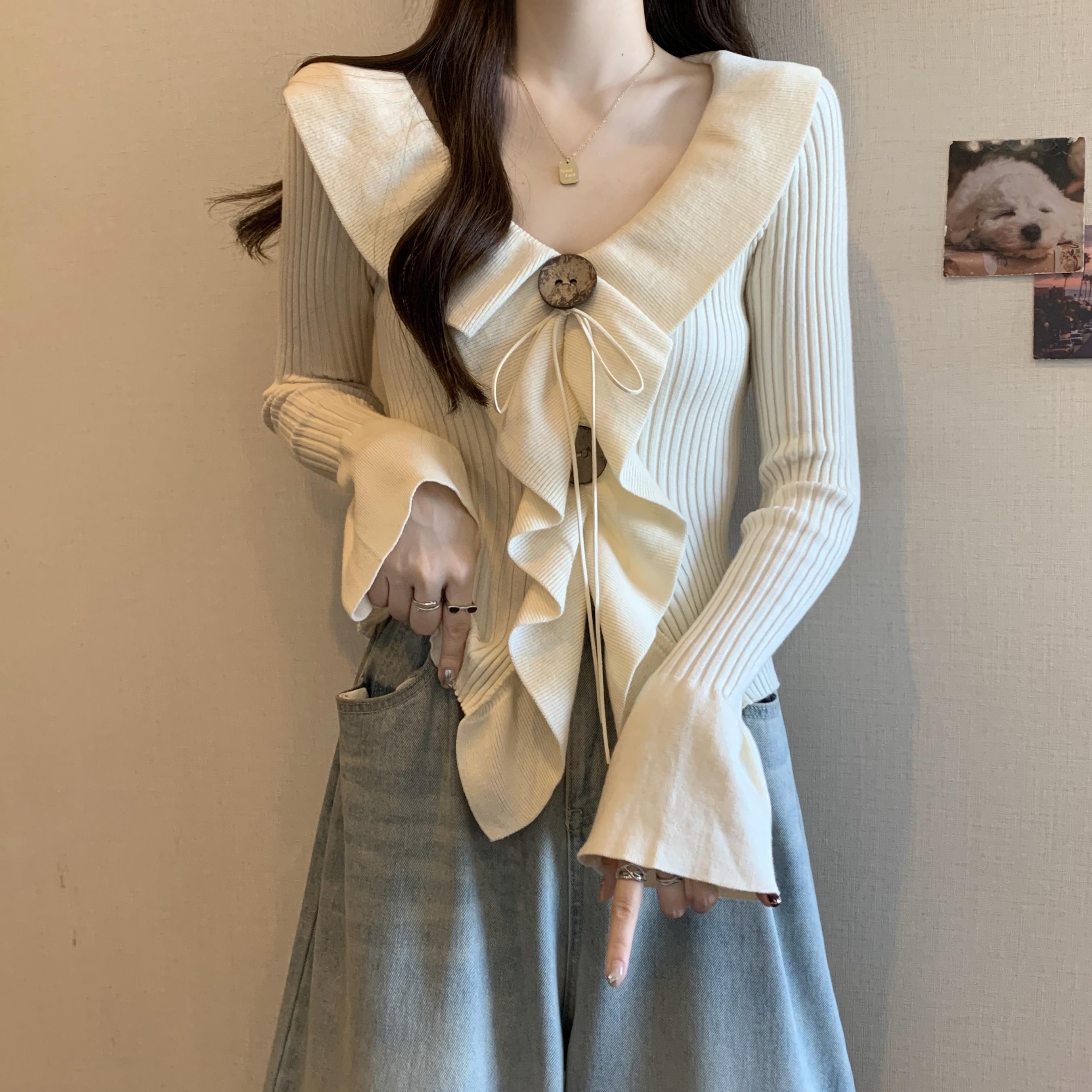 大码设计感荷叶边V领喇叭袖针织衫女春季胖mm修身显瘦打底小上衣