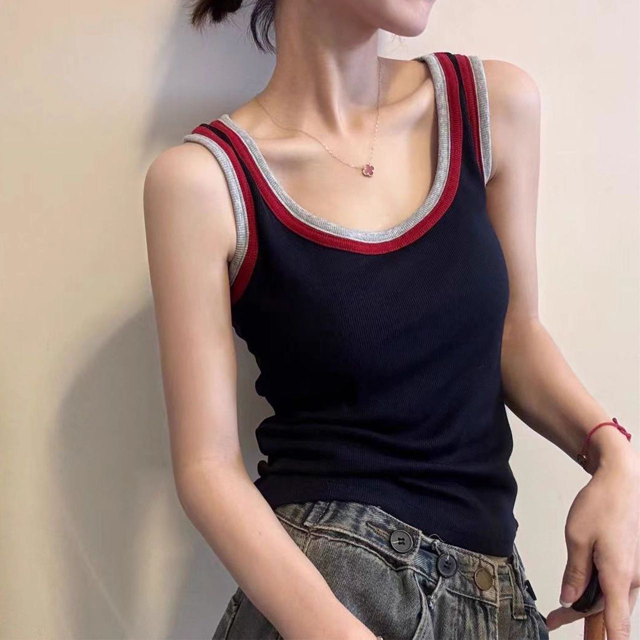 撞色拼接吊带背心女2025夏季新款百搭外穿韩版潮时尚通勤修身上衣