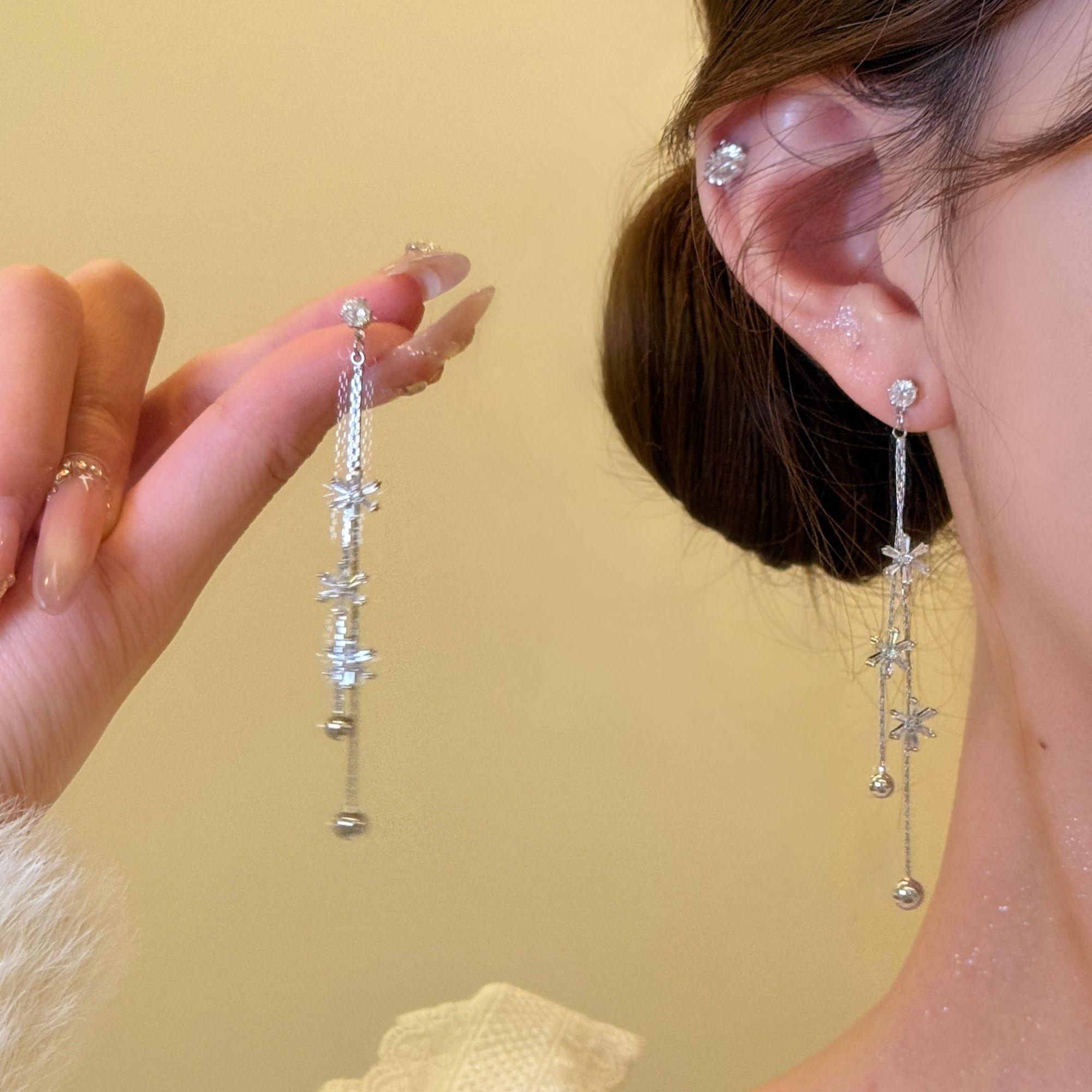 铜合金合成锆石耳饰 国民初恋 银色闪锆花朵流苏仙气高级感耳饰女