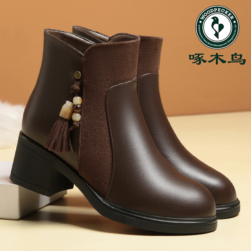 啄木鸟中年妈妈鞋秋冬季皮鞋加绒短靴百搭粗跟软皮棉鞋女款时装靴