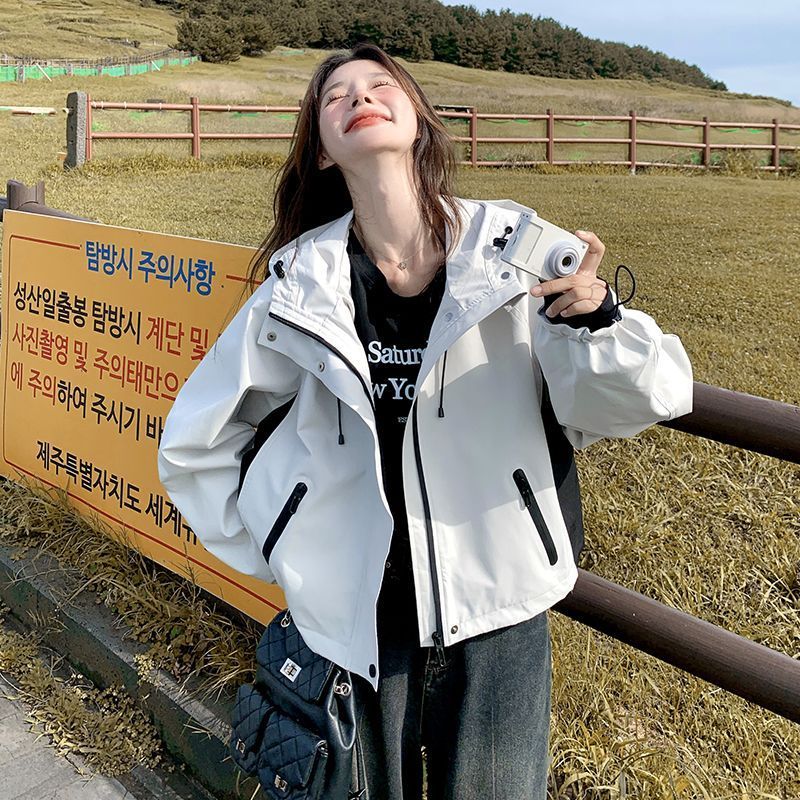 海澜之家运动【换季清仓】拼色连帽短款冲锋衣外套女2025秋季新款高