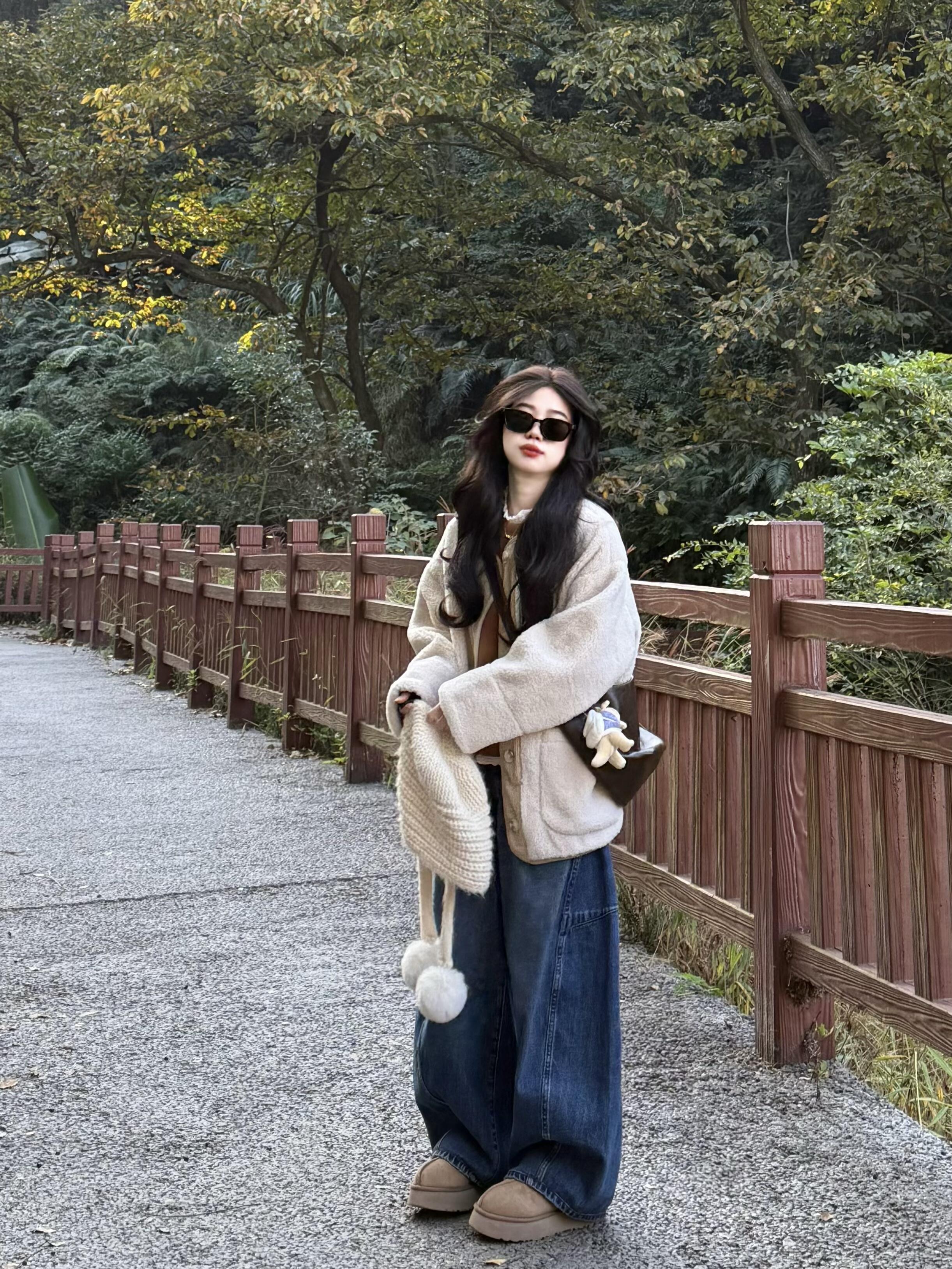 秋冬穿搭一整套韩版复古灯芯绒拼接羊羔毛保暖外套搭牛仔裤两件套