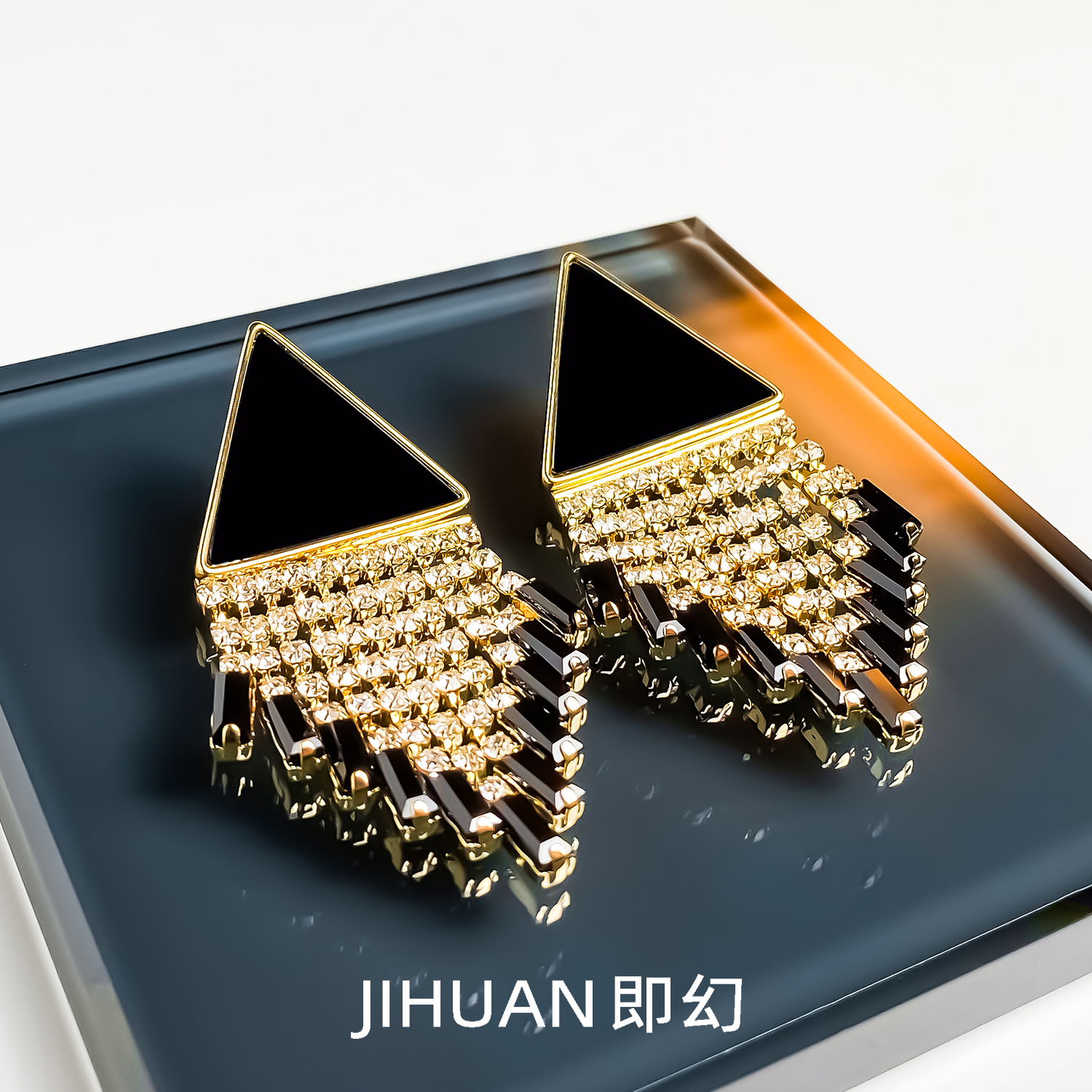 铜合金耳饰 ins轻奢大气耳钉精致气质时尚黑色酷飒耳环 9733