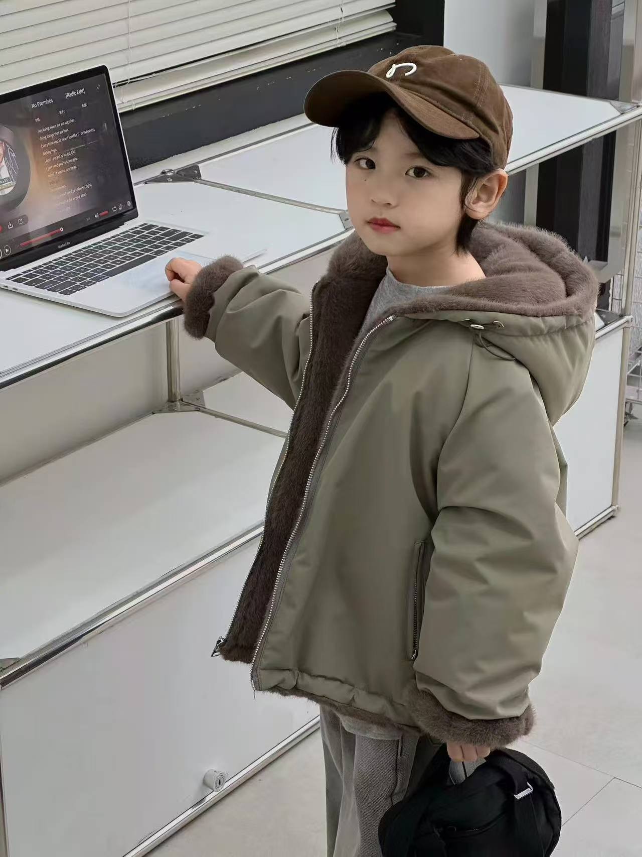 2025男孩新款外套中大童休闲时尚加绒加厚双面穿冬季保暖版派克服