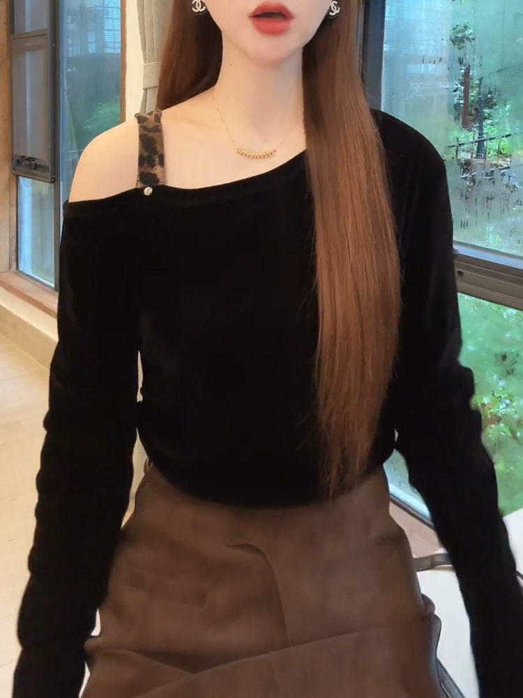 丝绒黑色打底衫女秋冬内搭2025年新款豹纹露肩长袖t恤高级感上衣