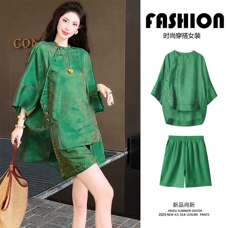 贵气松弛感穿搭新中式国风宽松遮肚绿色上衣短裤套装夏女2025新款