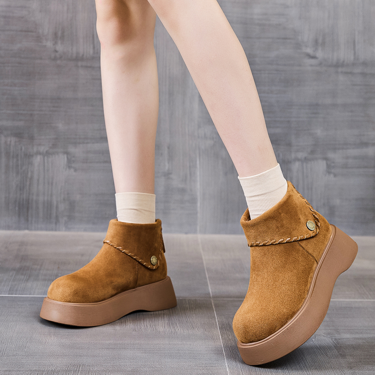 马丁靴女2025新款厚底保暖雪地靴网红外穿短靴百搭配裙鞋子女潮鞋