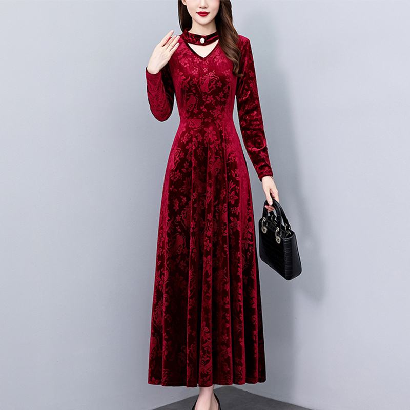 2025秋冬新款赫本风金丝绒连衣裙大码胖mm收腰显瘦遮肚长裙