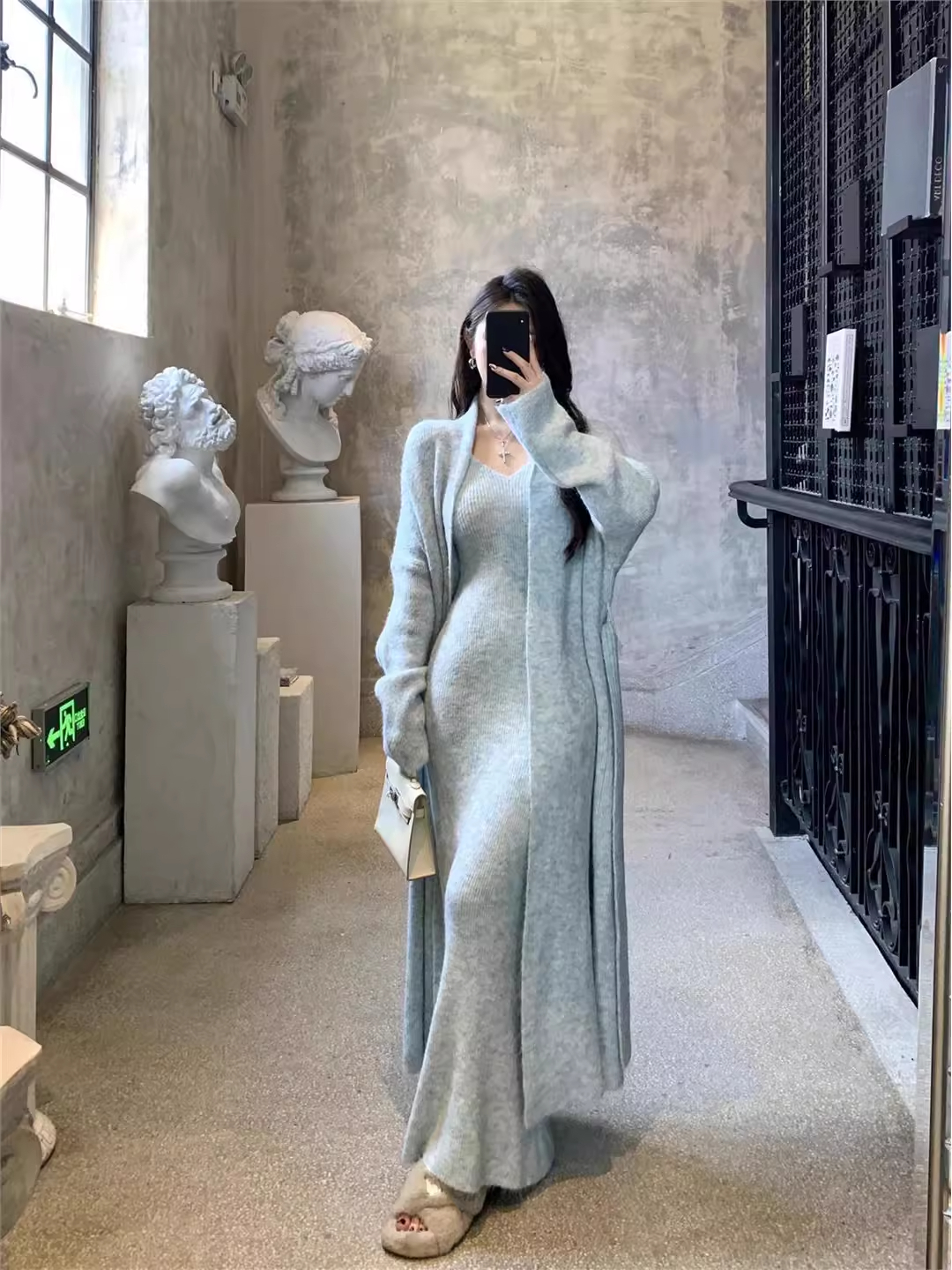 2025秋冬新款慵懒吊带针织连衣裙两件套气质长款修身毛衣开衫外套