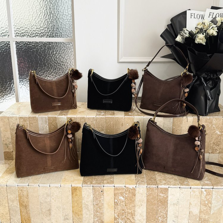 新款复古磨砂皮时尚单肩斜挎流浪包包