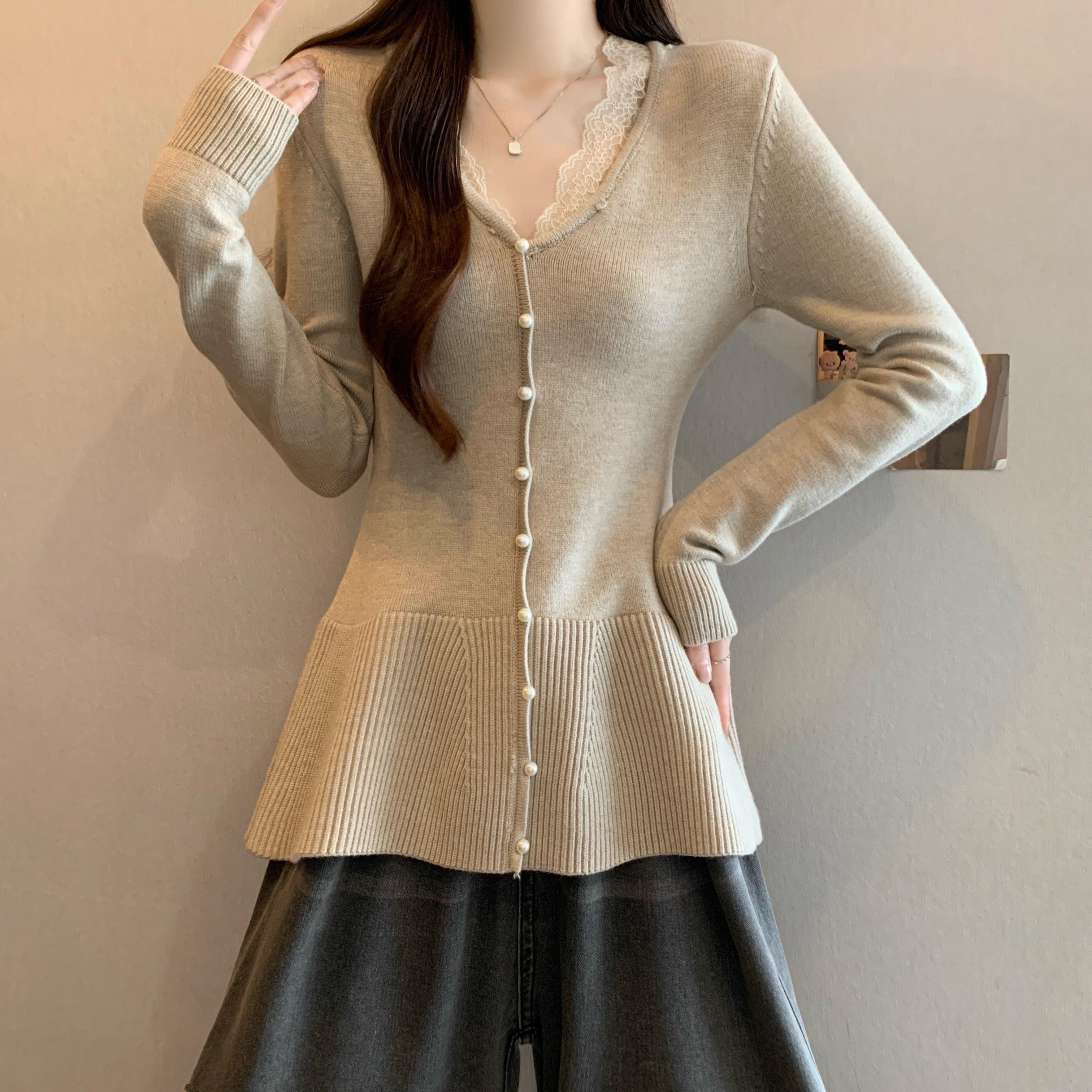 大码女装蕾丝边V领正肩针织衫女2026秋冬胖MM内搭中长款打底上衣