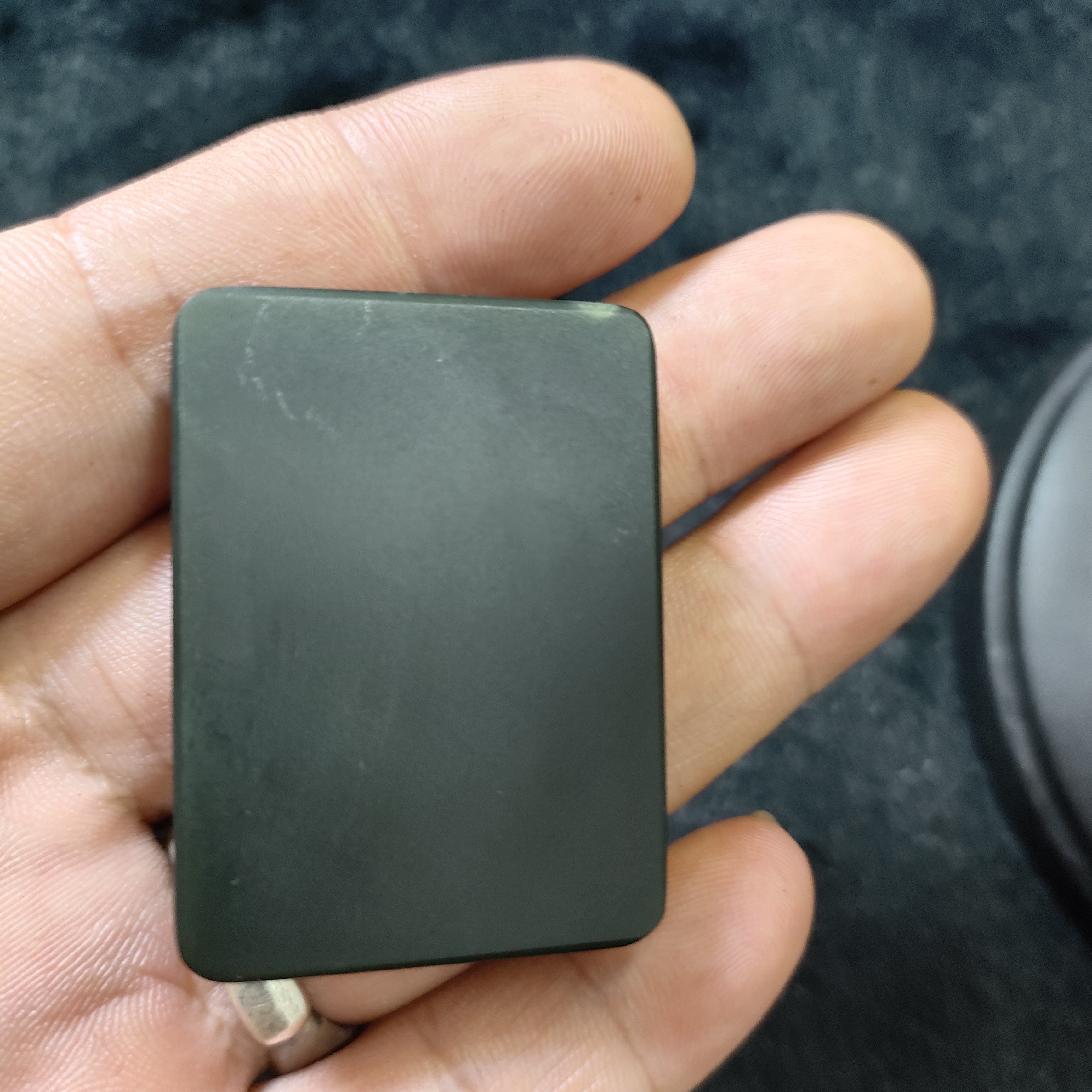 36.9克，和田玉塔青料子，肉质细腻，油脂光泽，抓住机遇挂牌。