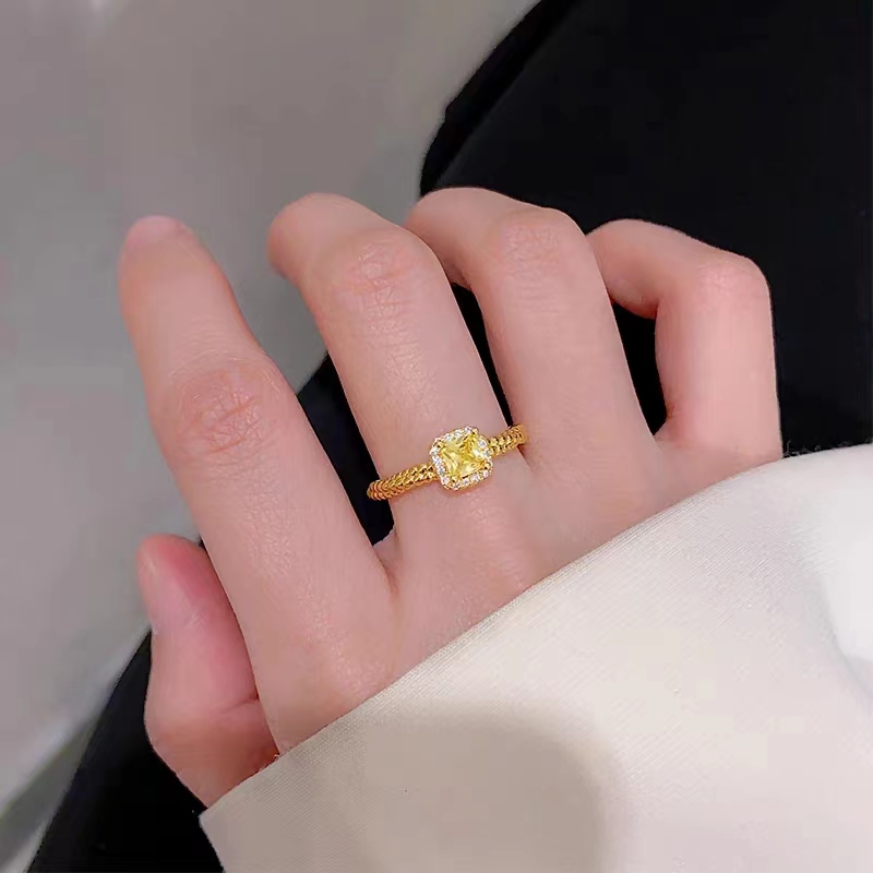 铜合金合成锆石戒指 轻奢超闪小方糖活口调节戒指女精致高级感
