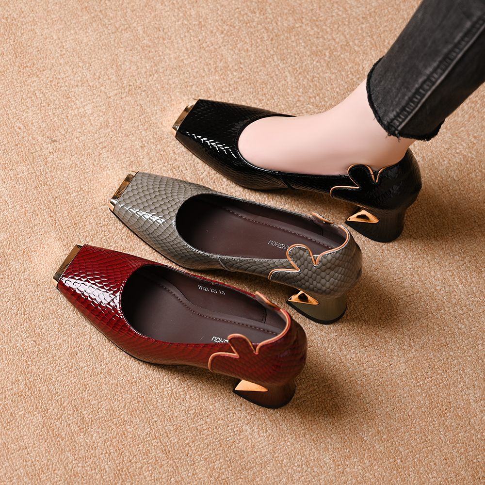 头层牛皮防踢金属头浅口单鞋春秋新款方头蛇皮纹粗跟一脚蹬高跟鞋