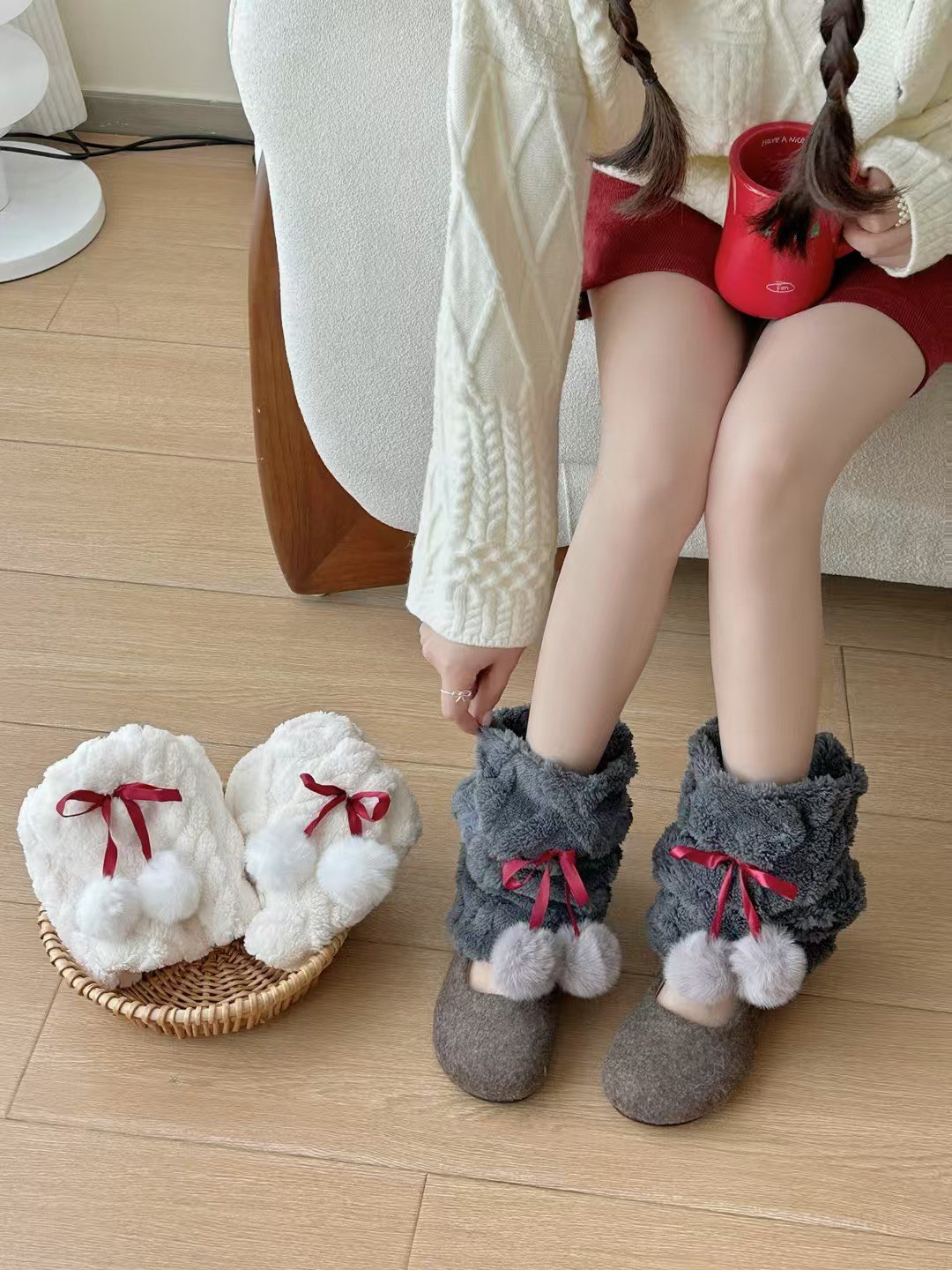 日系jk可爱毛绒袜套女冬天外穿保暖加厚中筒韩版ins潮毛球小腿套