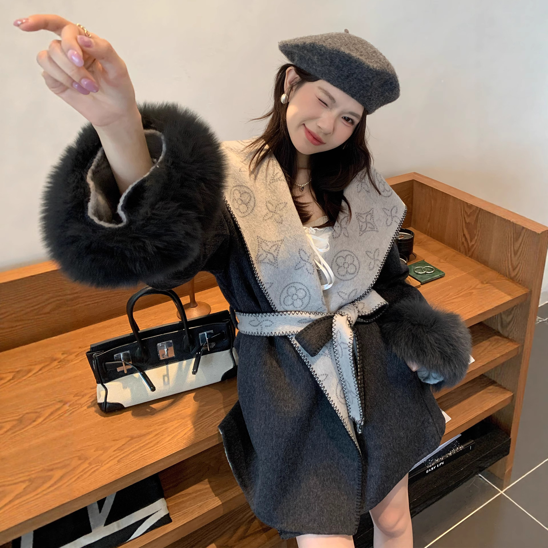 印花连帽秋冬新款双面羊绒大衣中长款双面呢女狐狸毛袖口毛呢外套