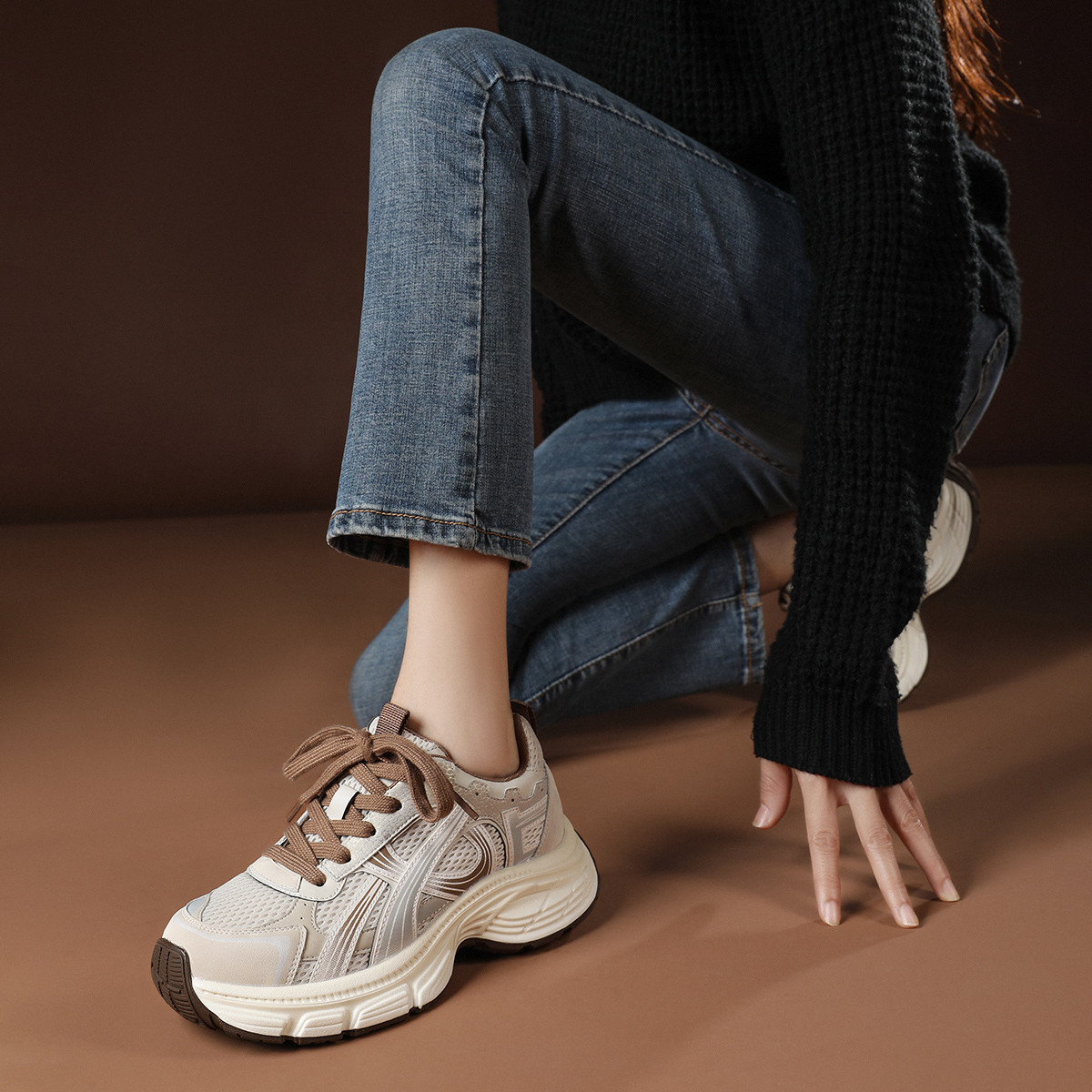 沙驰 透气厚底休闲运动鞋简约大气通勤小白鞋舒适老爹鞋女鞋