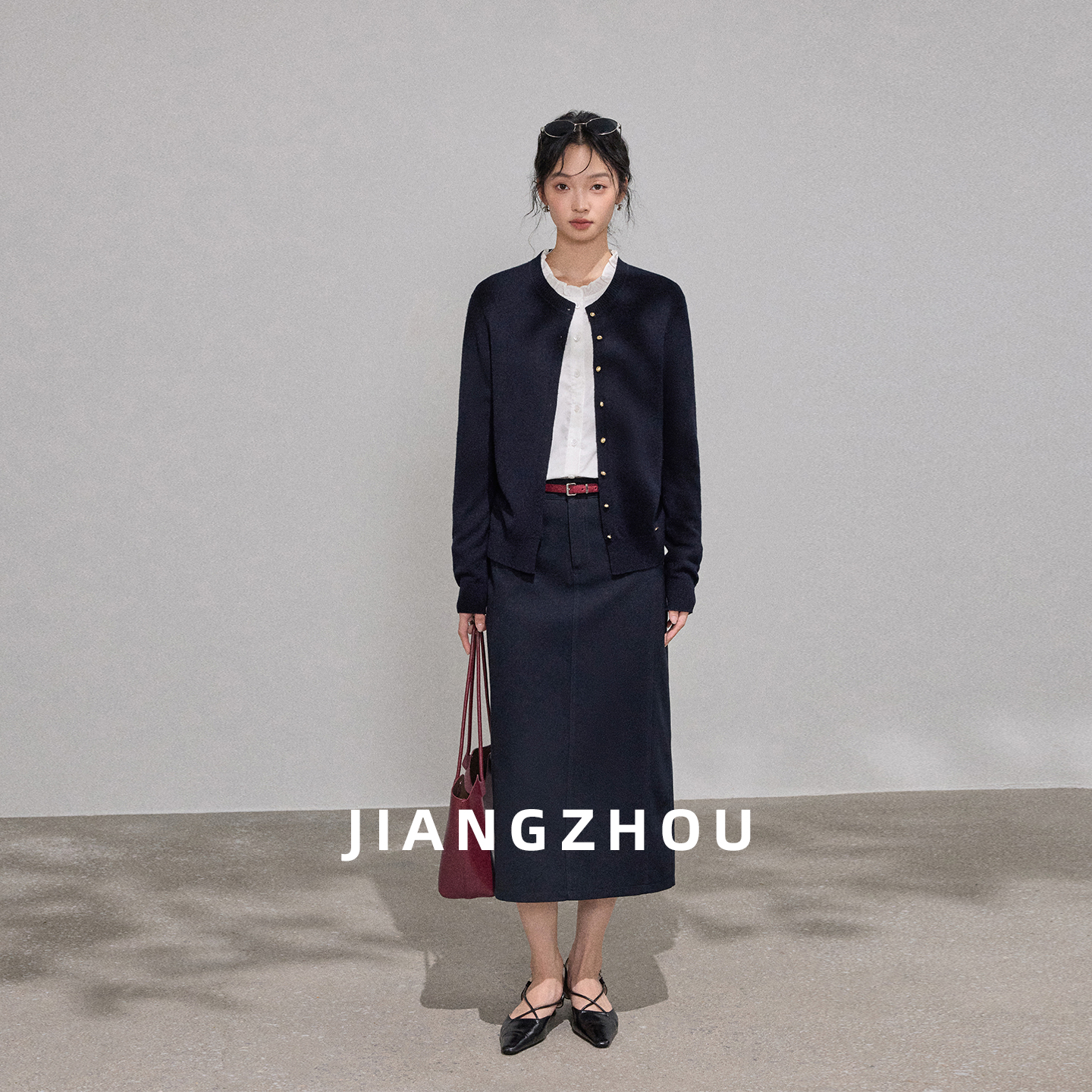 江洲【金蒂】秋季新款圆领大女主单排小金扣百搭羊毛针织开衫上衣