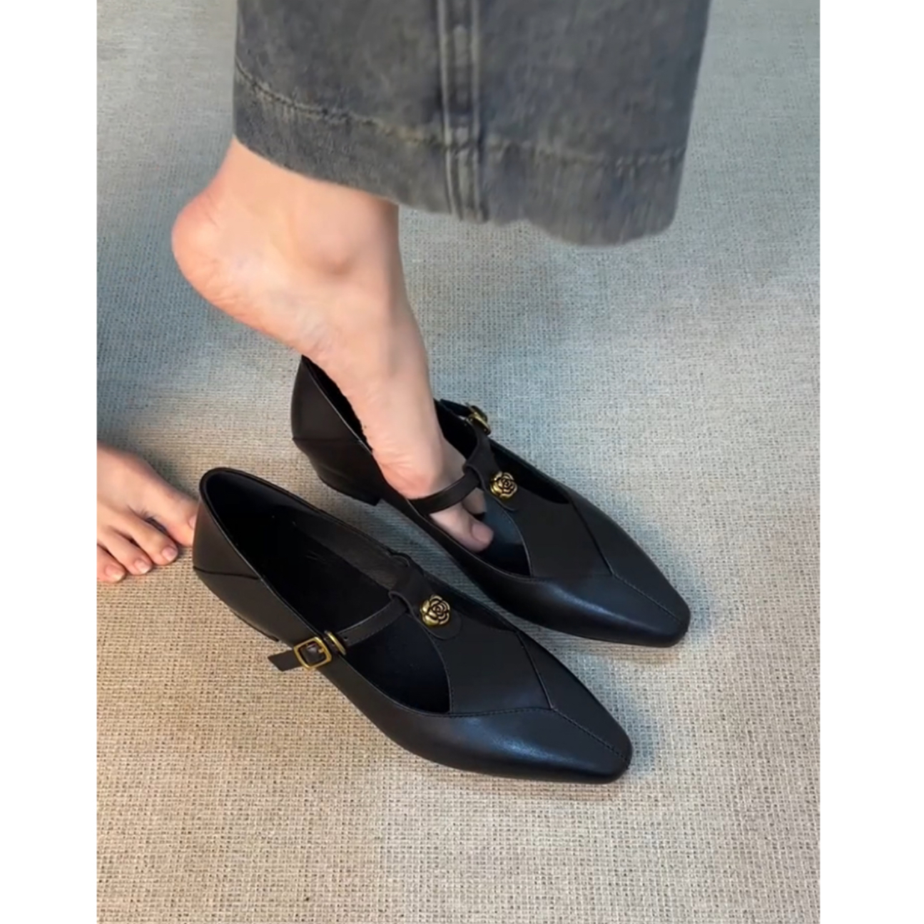 羊皮版~百搭真皮一字带扣镂空单鞋女复古山茶花粗跟通勤玛丽珍鞋