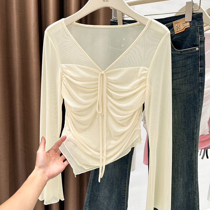 杏色大V领网纱透气上衣女秋季爆款抽褶设计显瘦T恤洋气系带打底衫