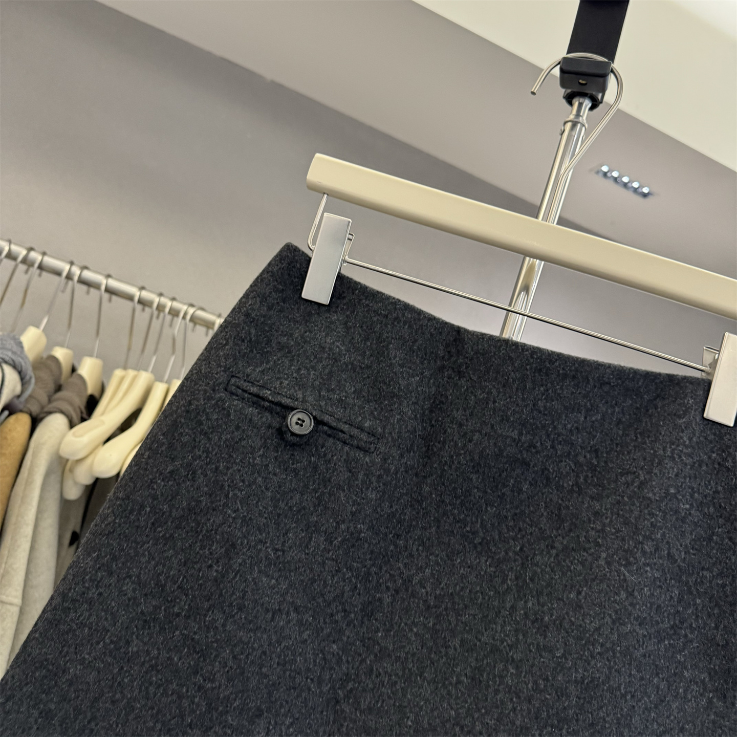 秋冬韩系纽扣设计感A字防走光半身裙毛呢短裙女裙子百搭高腰灰色