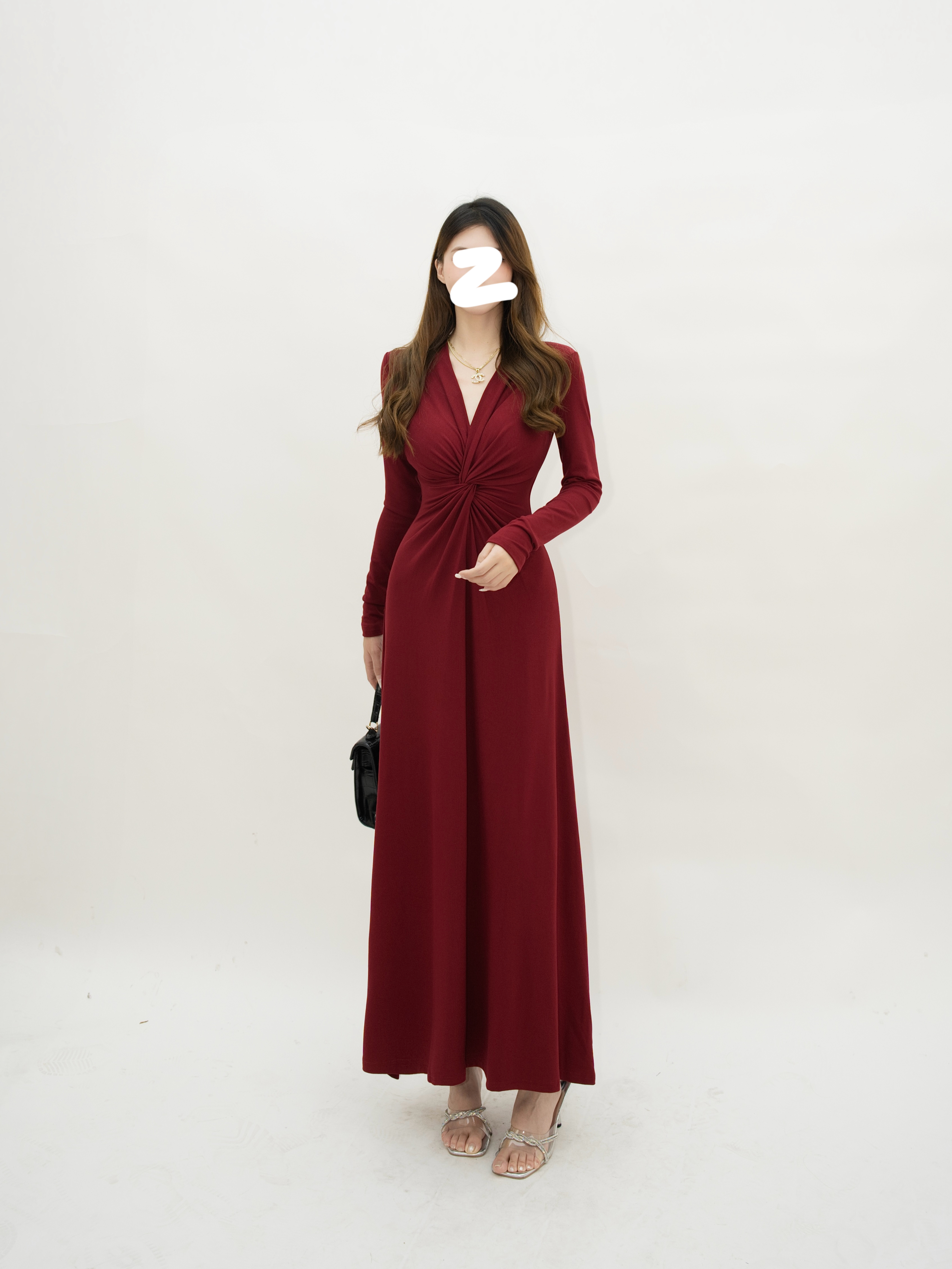 法式V领扭结2025秋季新款显瘦长裙收腰设计感气质时尚大摆连衣裙